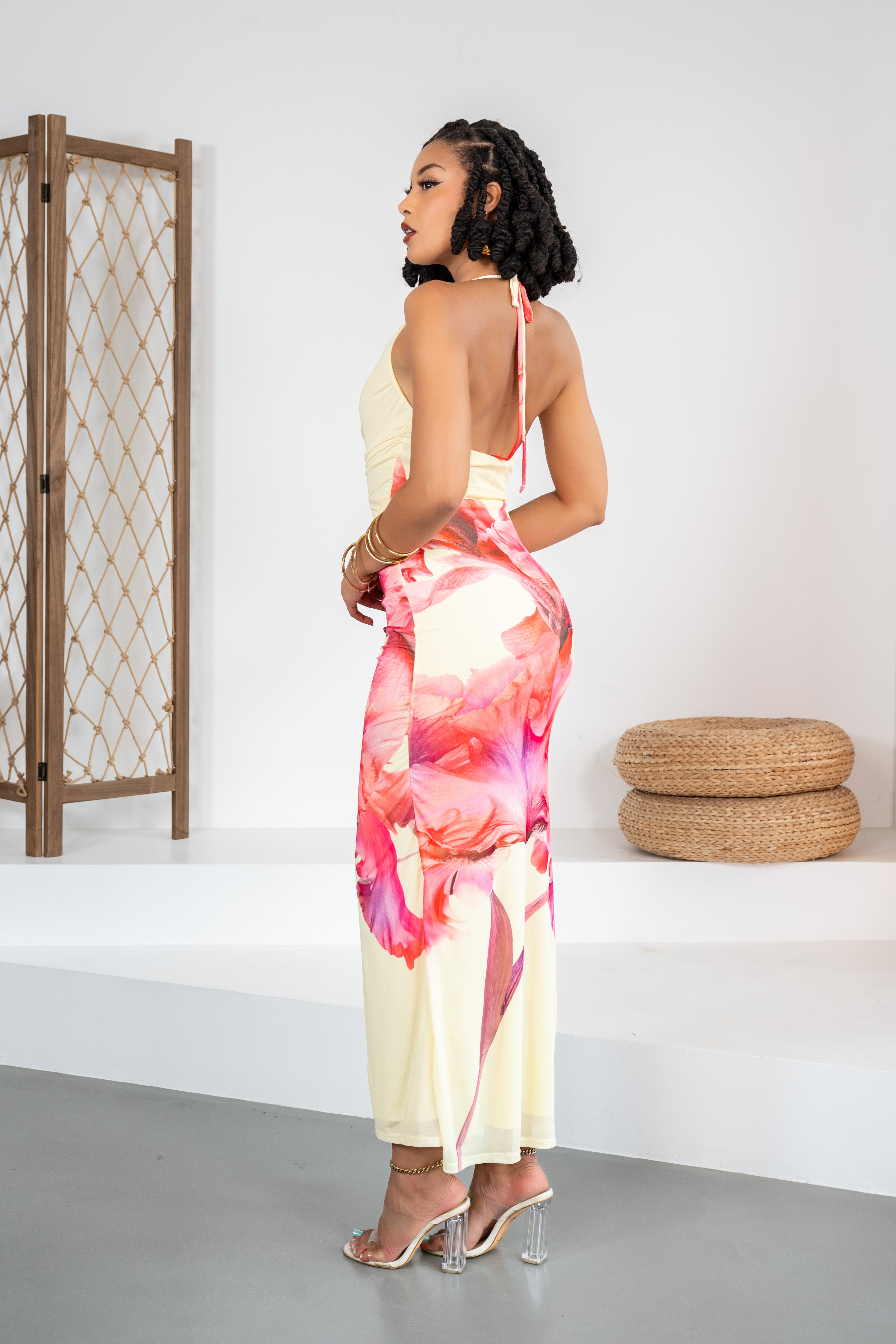 Floral Whisper - Longue robe décolleté jaune pâle