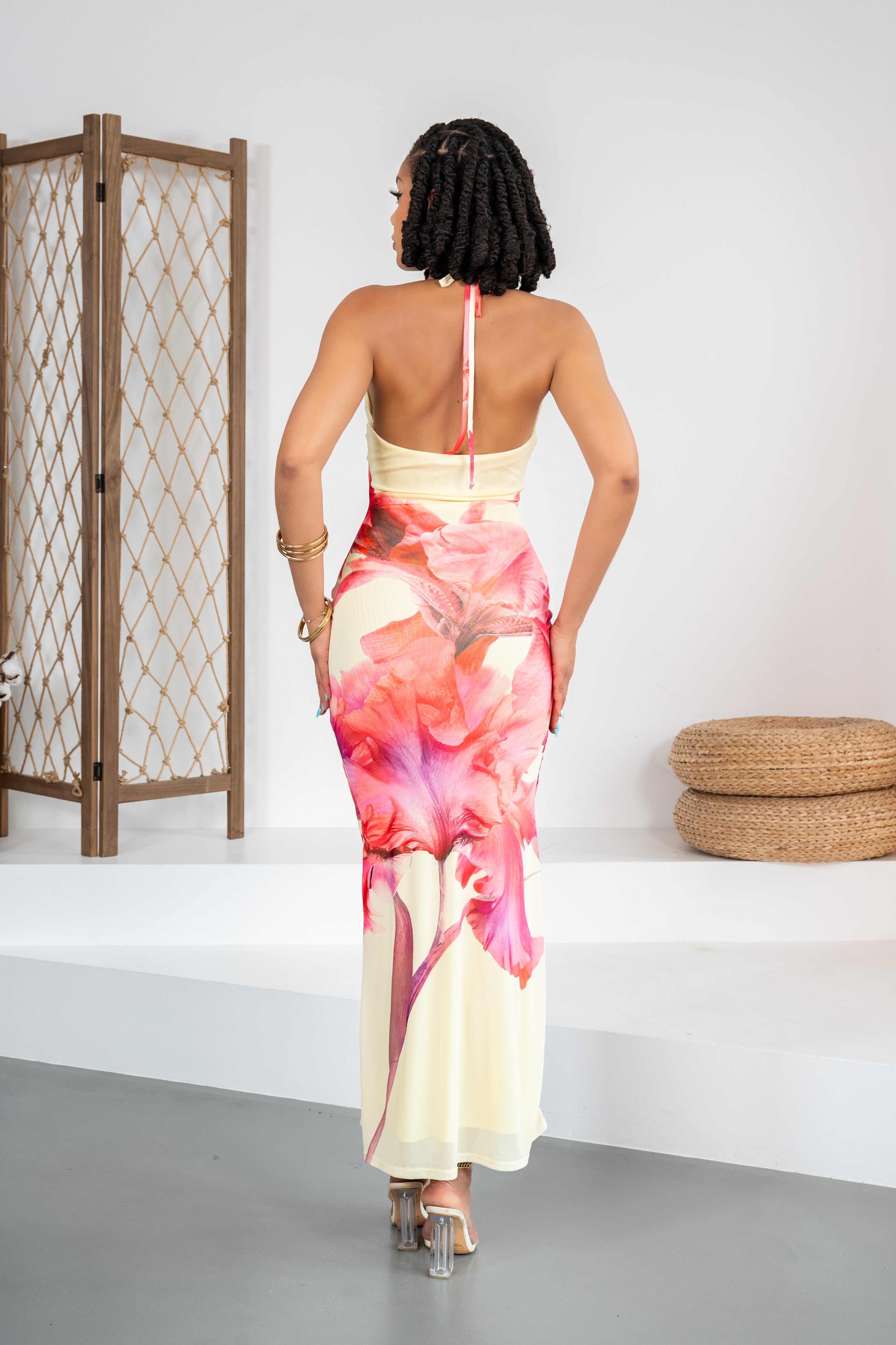 Floral Whisper - Longue robe décolleté jaune pâle