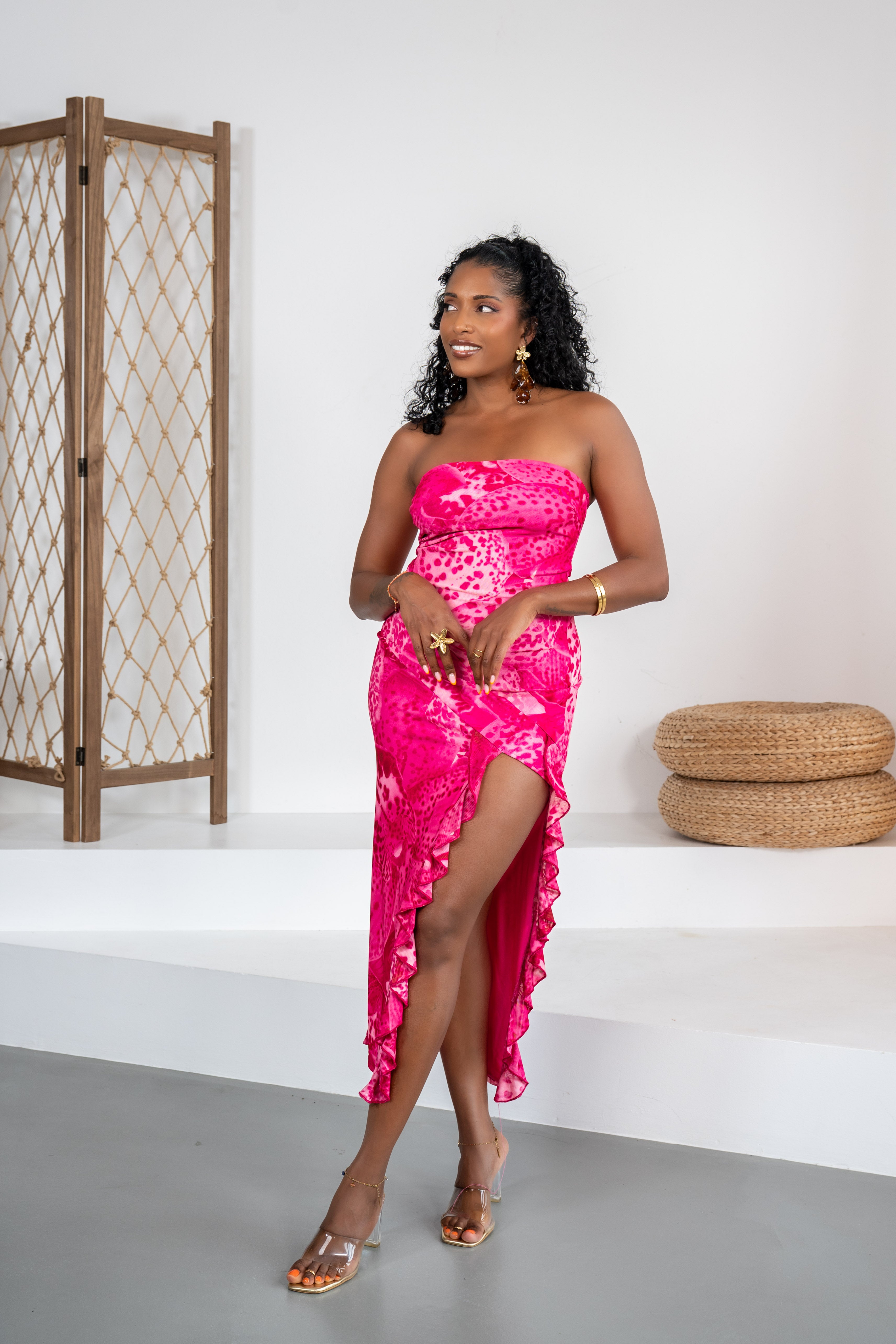 Brisa Rosa - Robe midi bustier à volants fuchsia