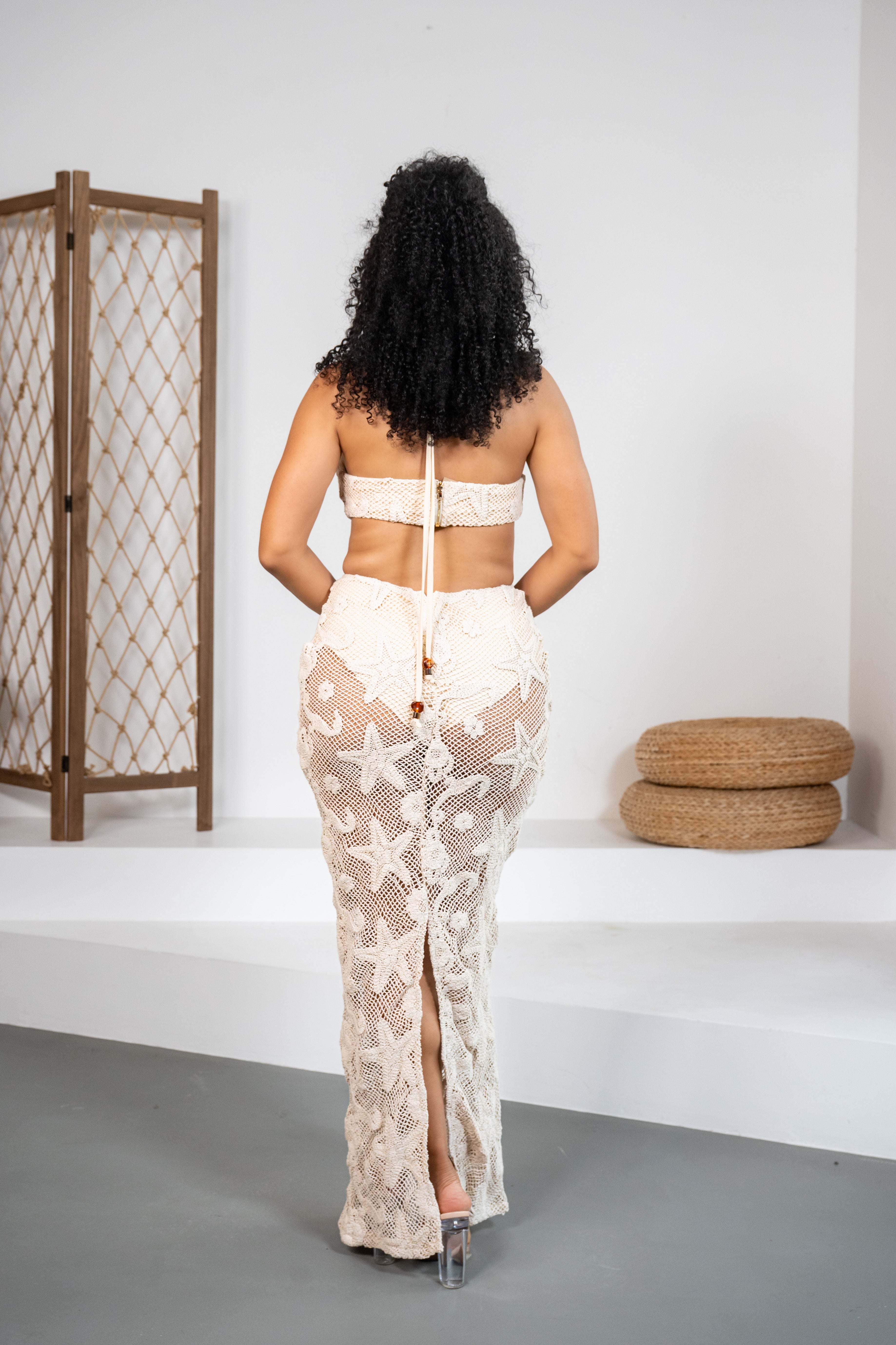 Coralia - Robe coquillage transparente en crochet avec culotte intégrée