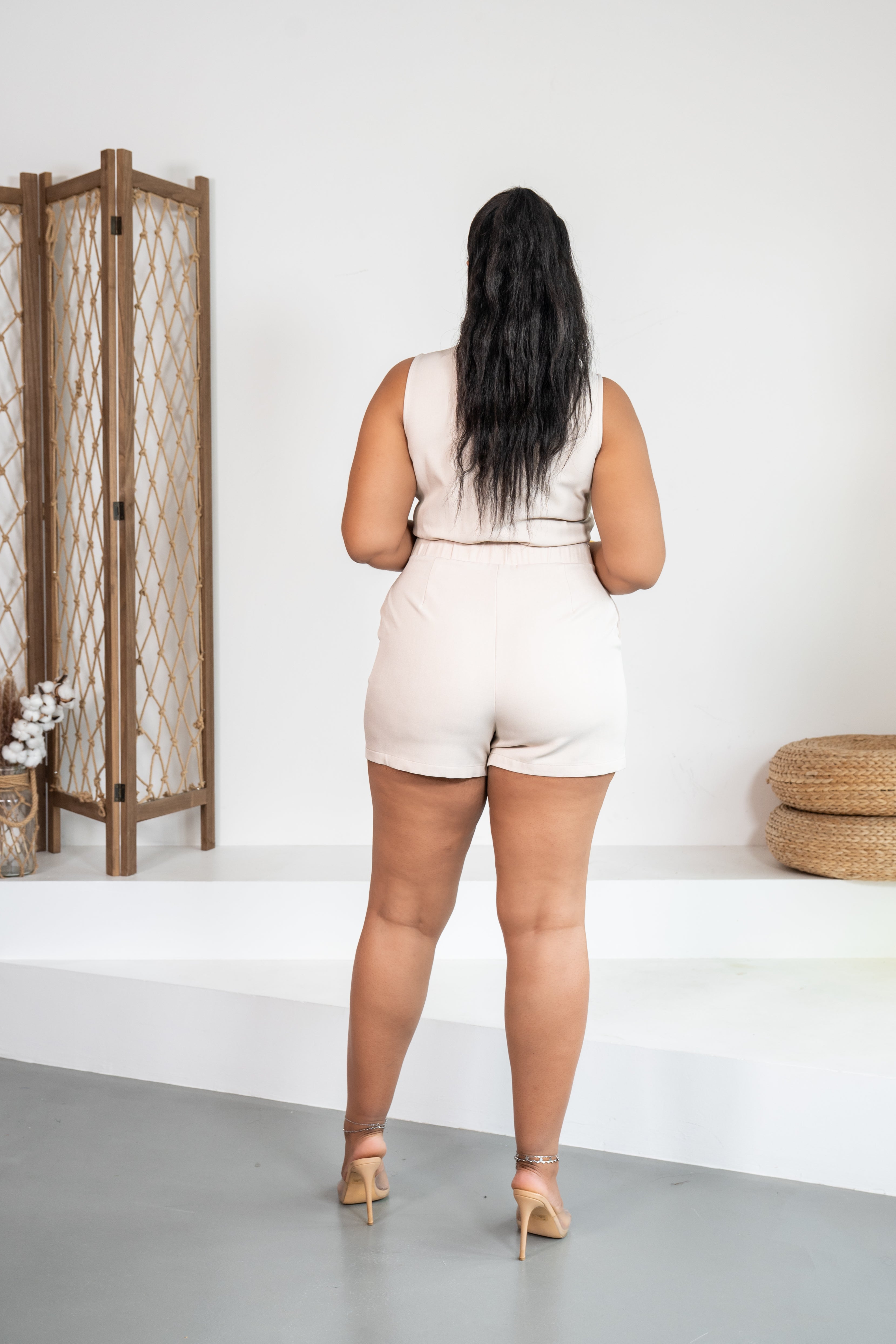 Portofino Chic - Combishort beige à boutons dorés