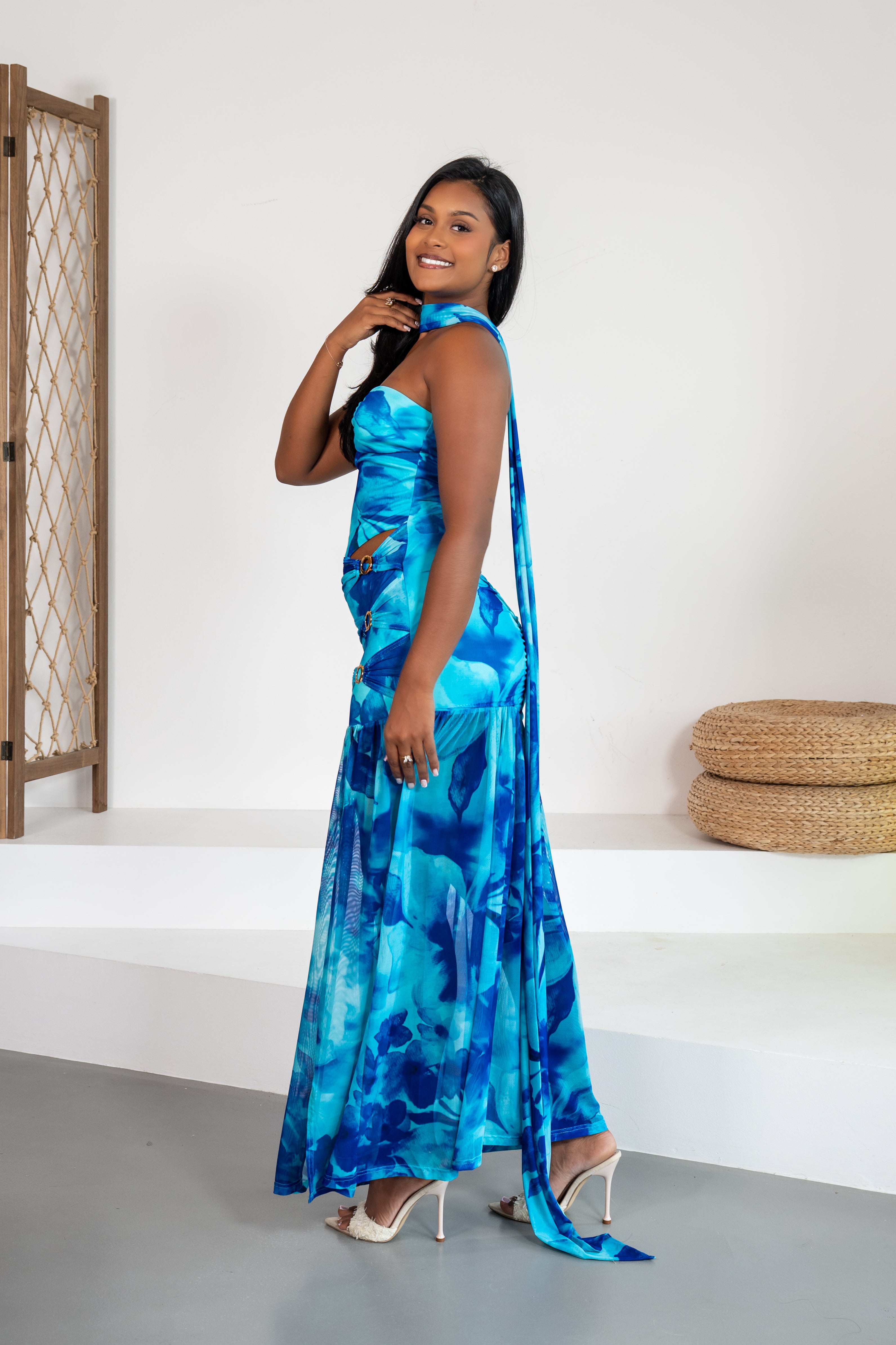 Laguna Azul - Robe bustier imprimé floral bleu avec foulard assorti