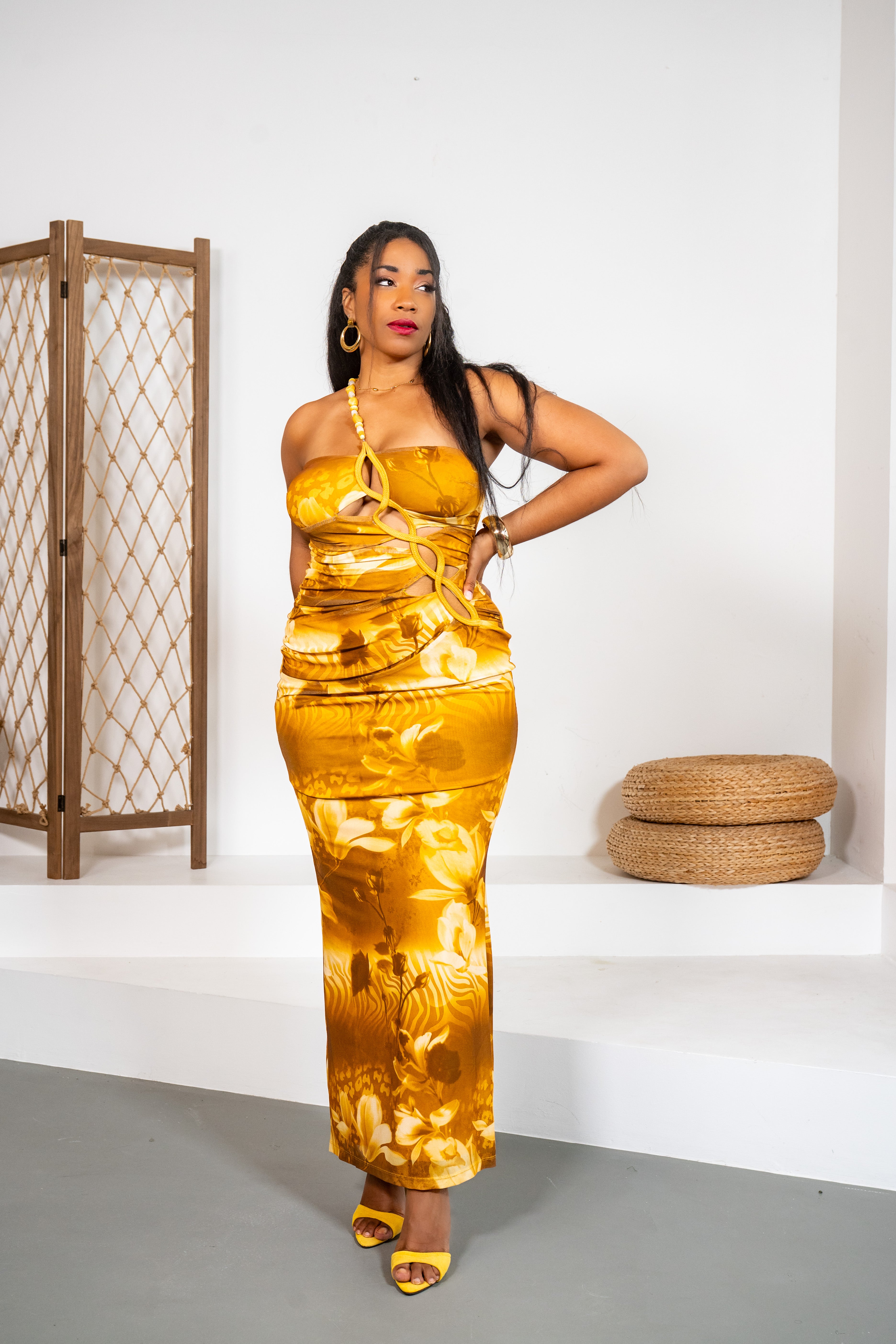 Paradise Muse - Robe jaune sculptante ajourée à perles