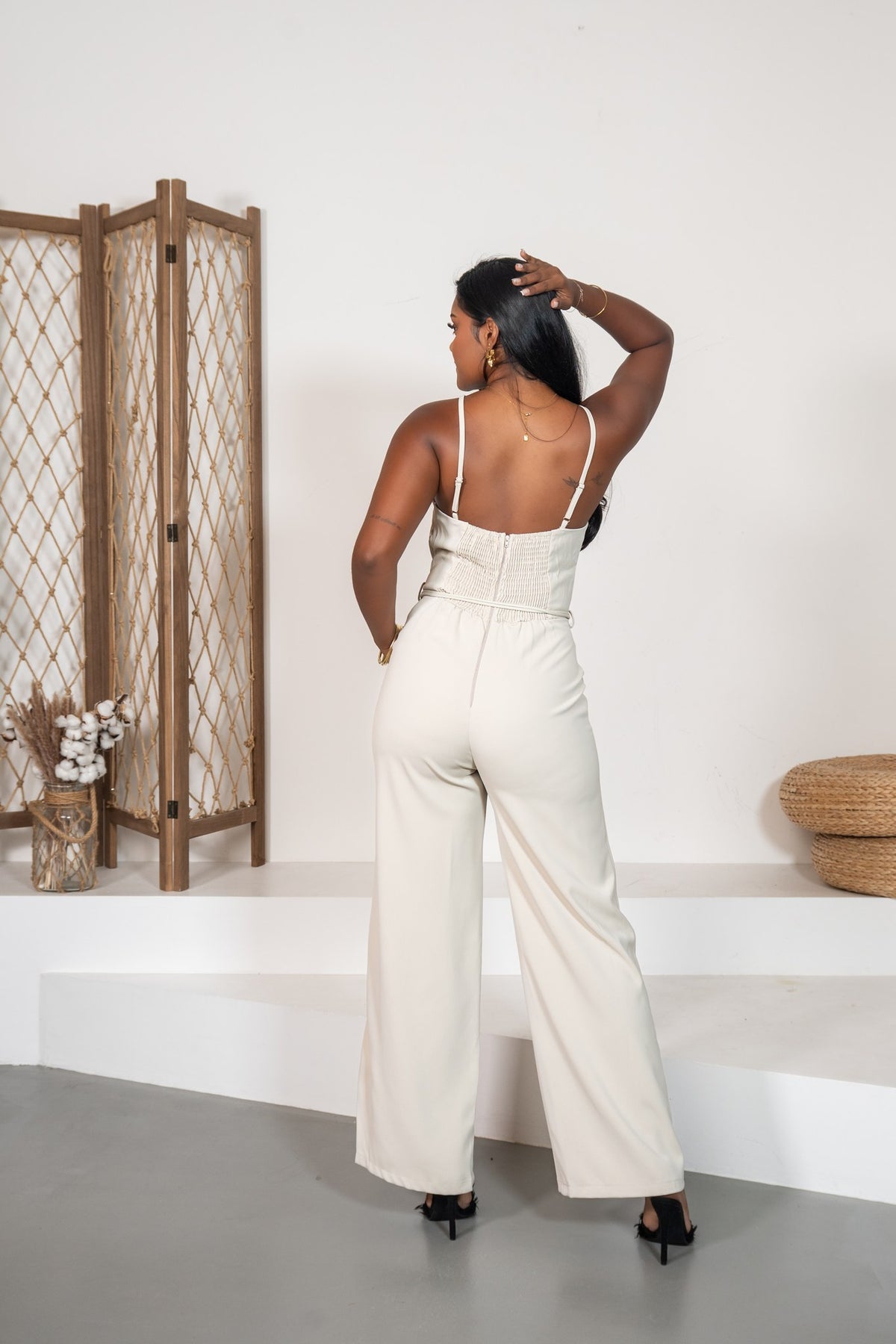 Bare Essence - Combi pantalon avec bijou au cou beige