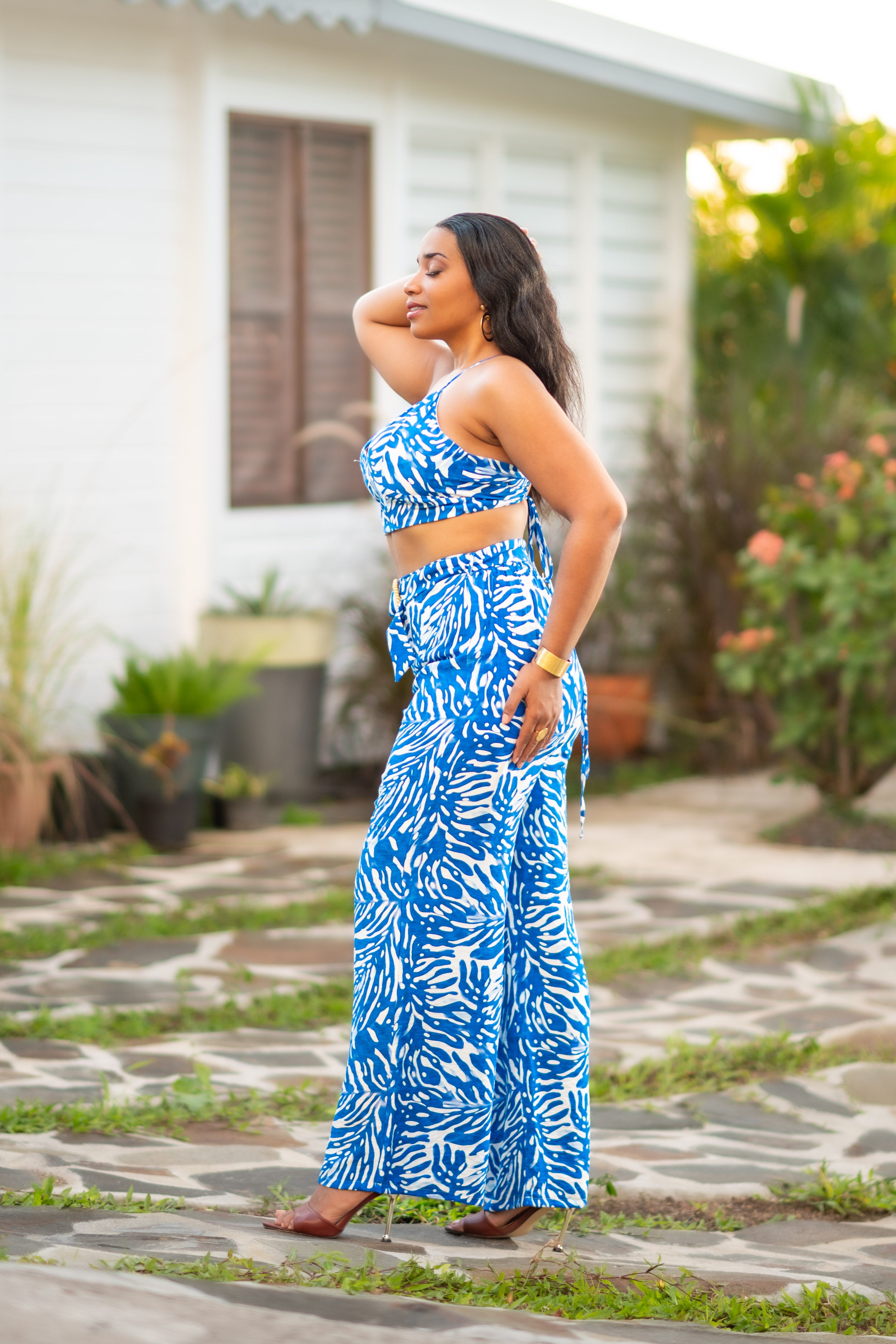 Mediterranean Heat - Ensemble pantalon bleu à motifs