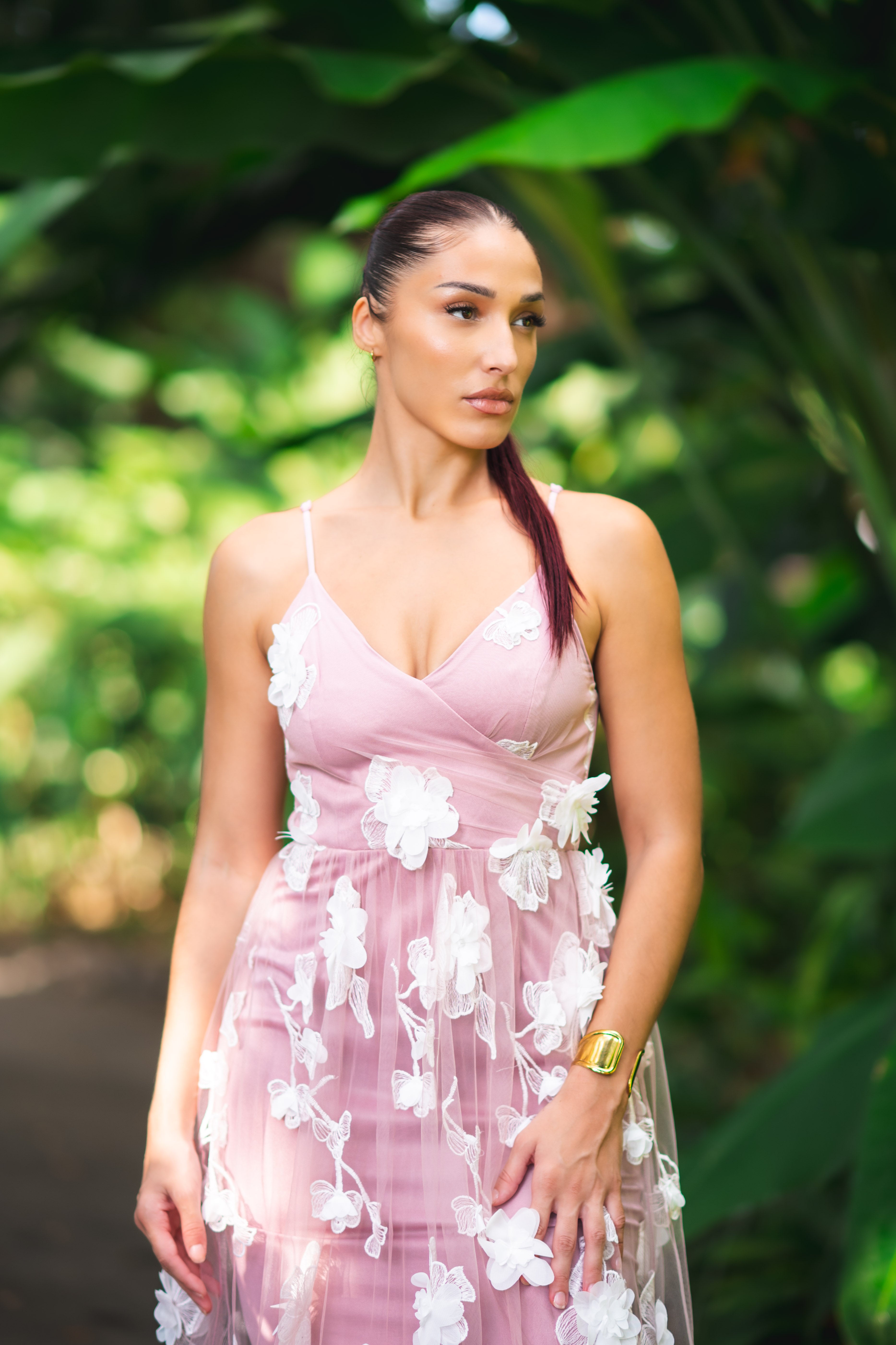 Graceful Flow- Robe longue rose boisée