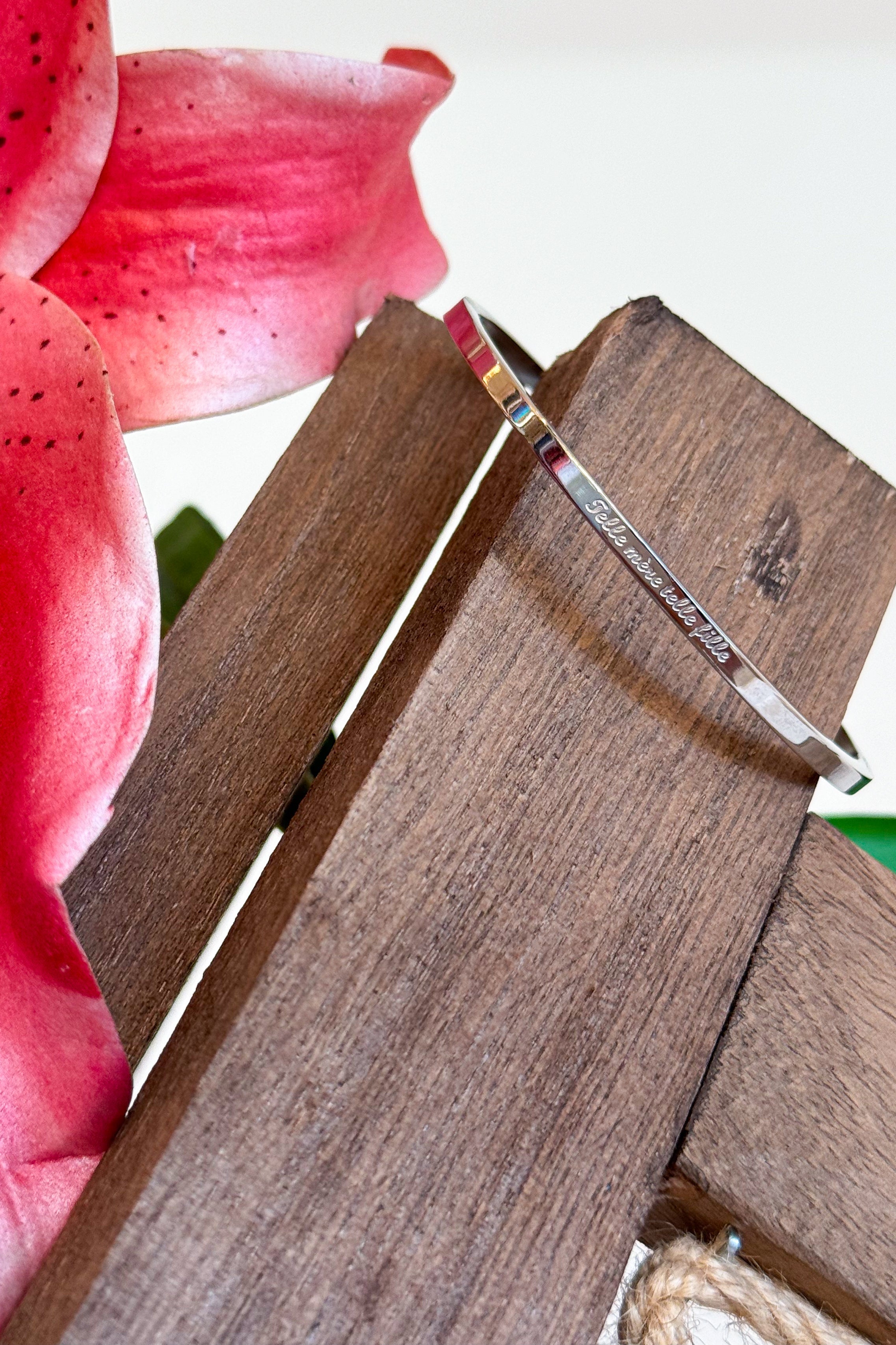 Jonc "MAMAN PLUS QUE PARFAITE" argenté en acier inoxydable