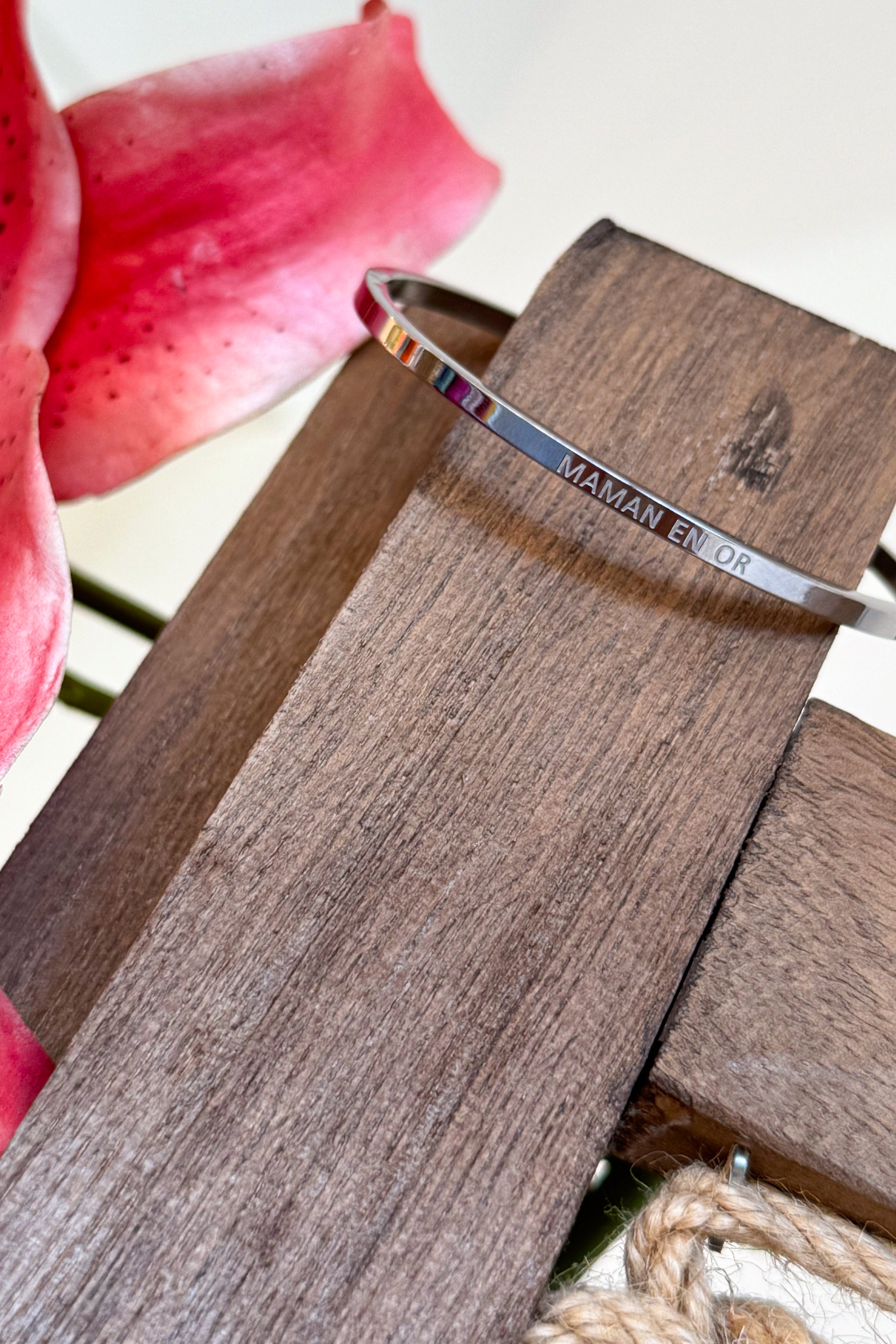 Jonc "MAMAN EN OR" argenté en acier inoxydable