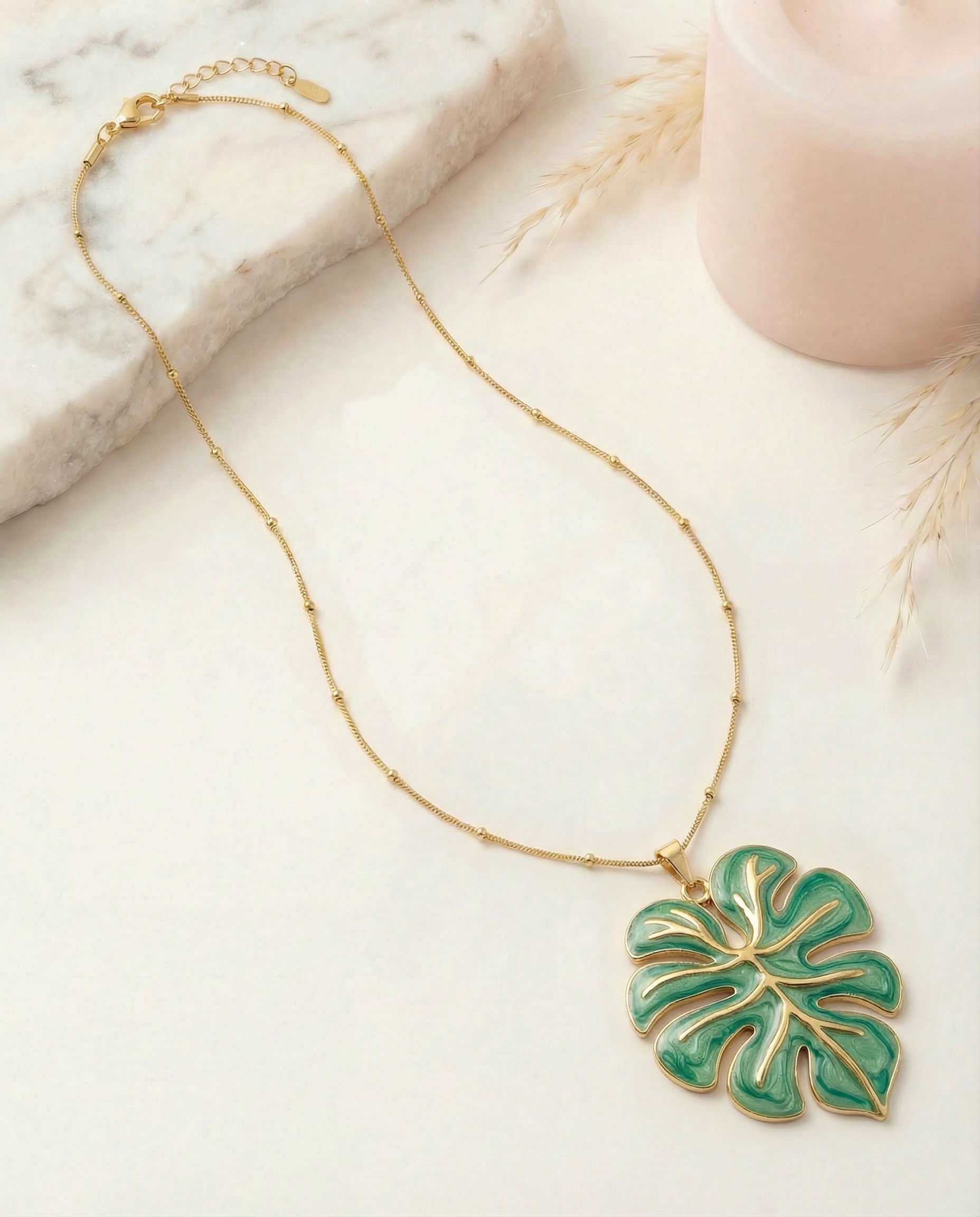 Hoja guapa - Collier grosse feuille verte acier inoxydable