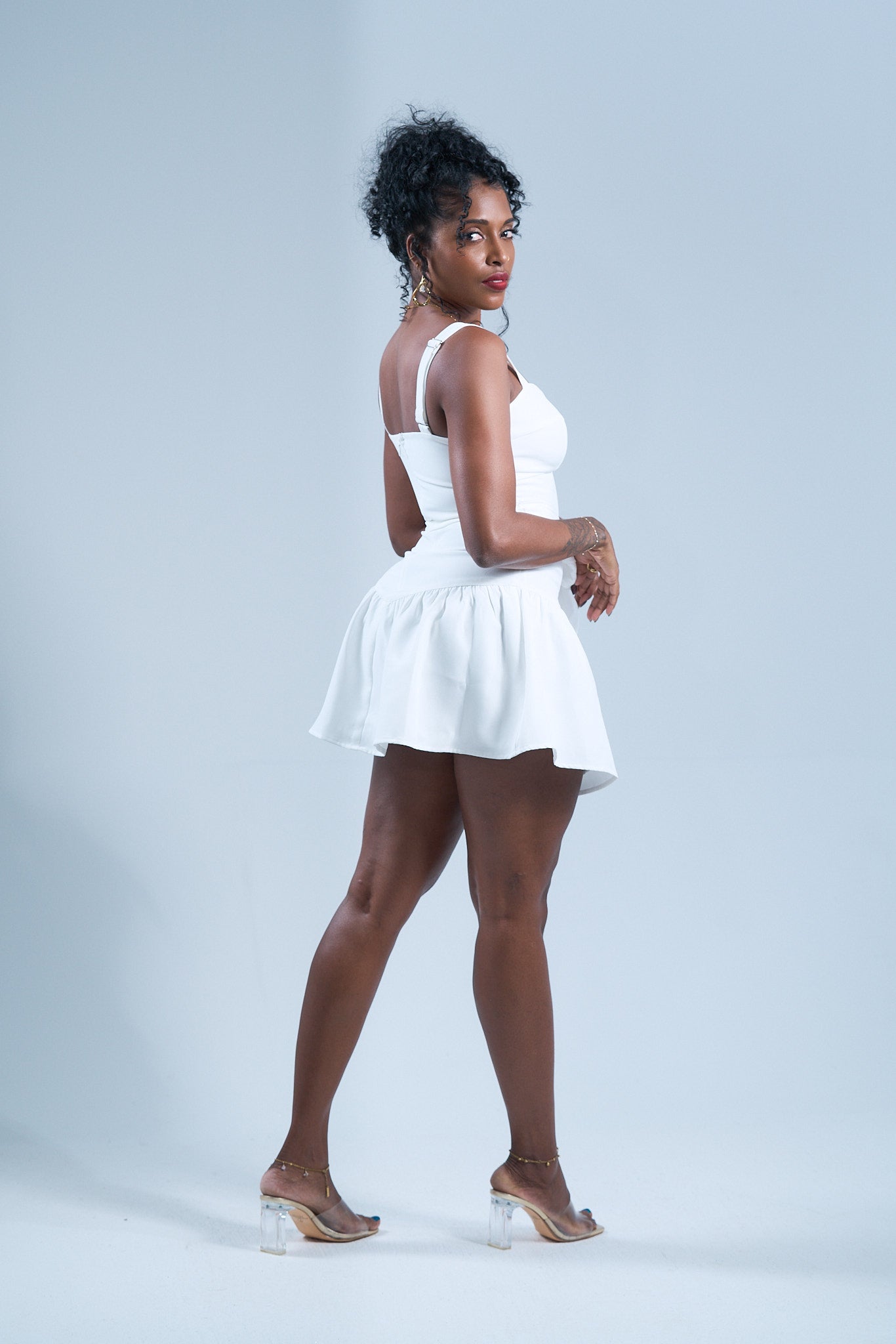 Cute and pure - Robe courte ceinturée blanche