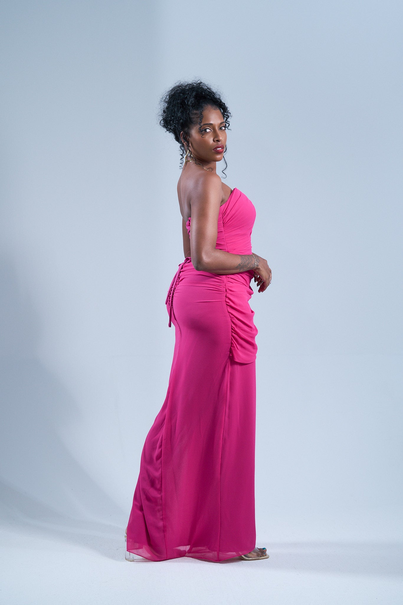 MAGENTA KISS - Longue robe drapée