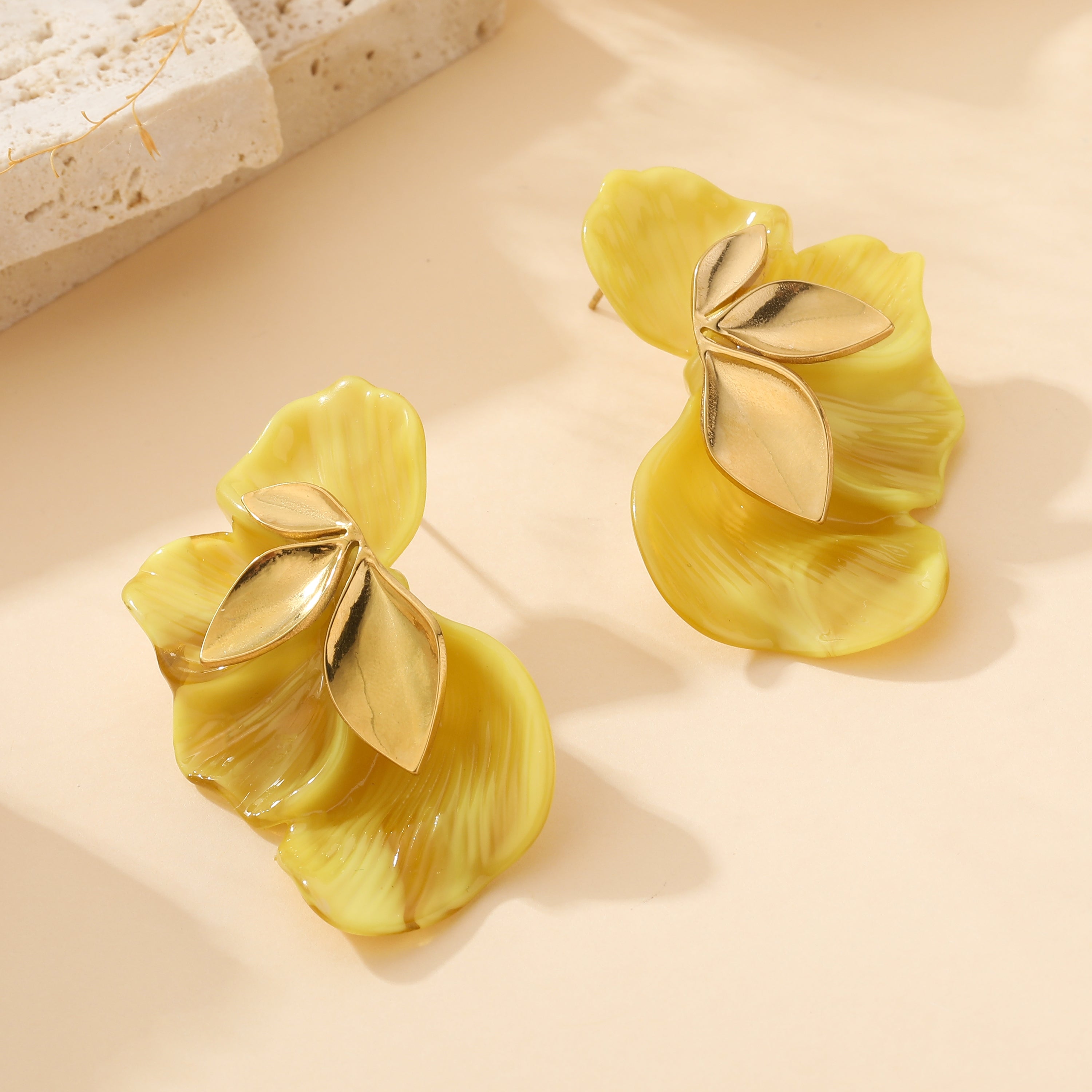 Dolce Flora - Demi fleurs en résine jaune & acier inoxydable
