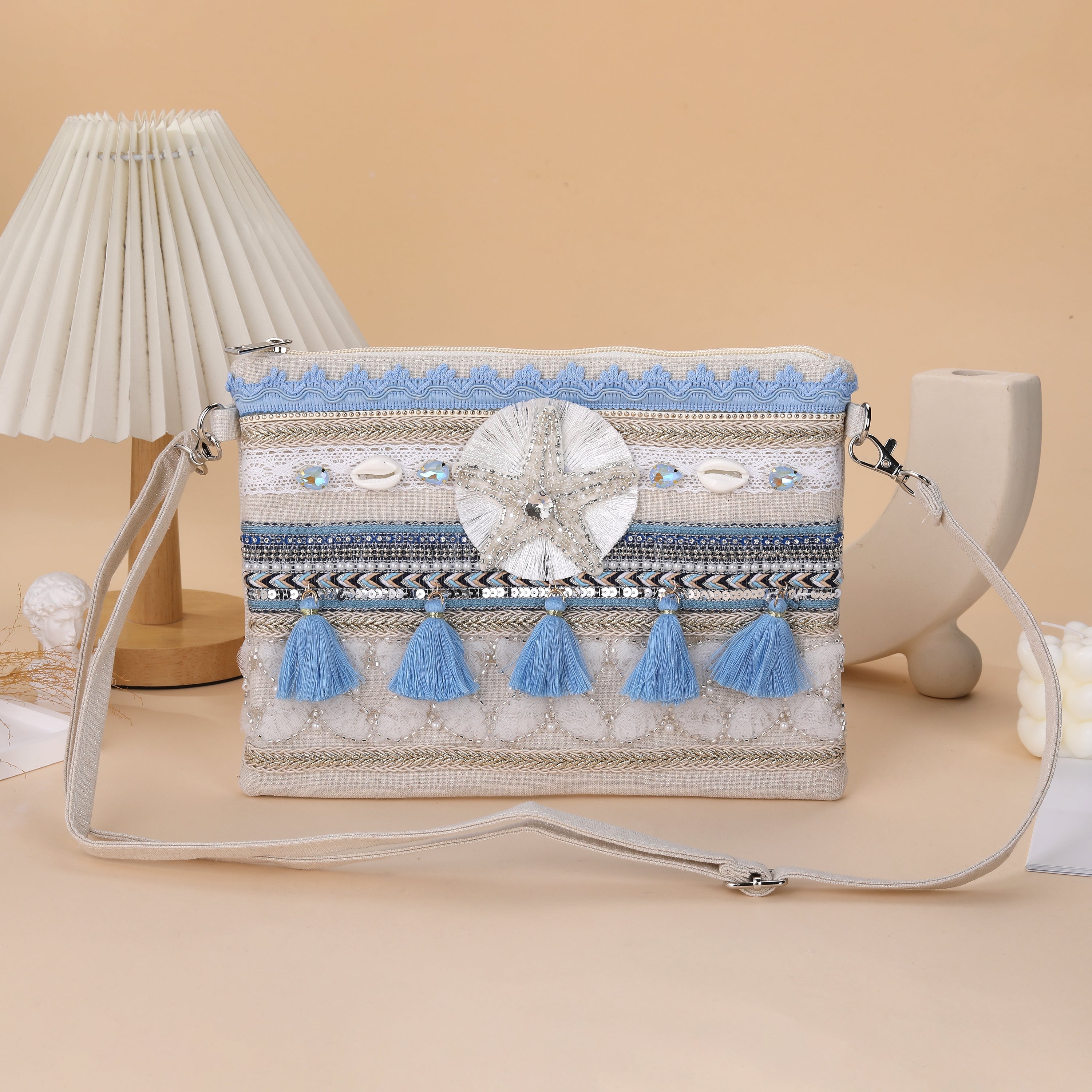 Pochette bleu ciel et beige