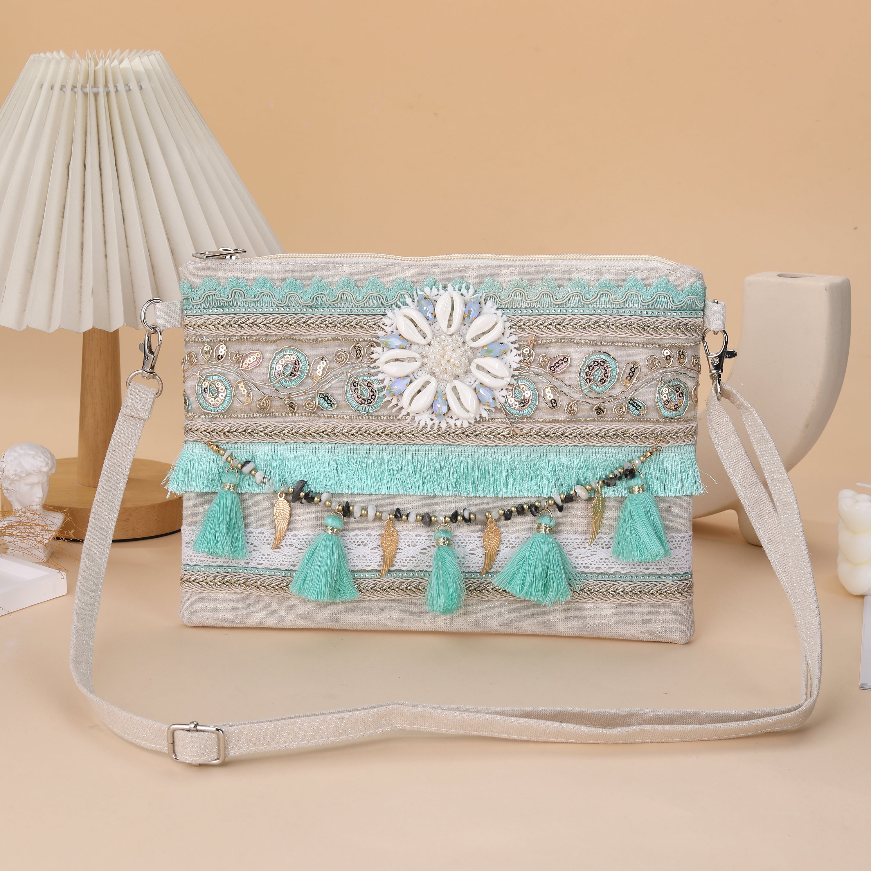 Pochette bleu turquoise et beige