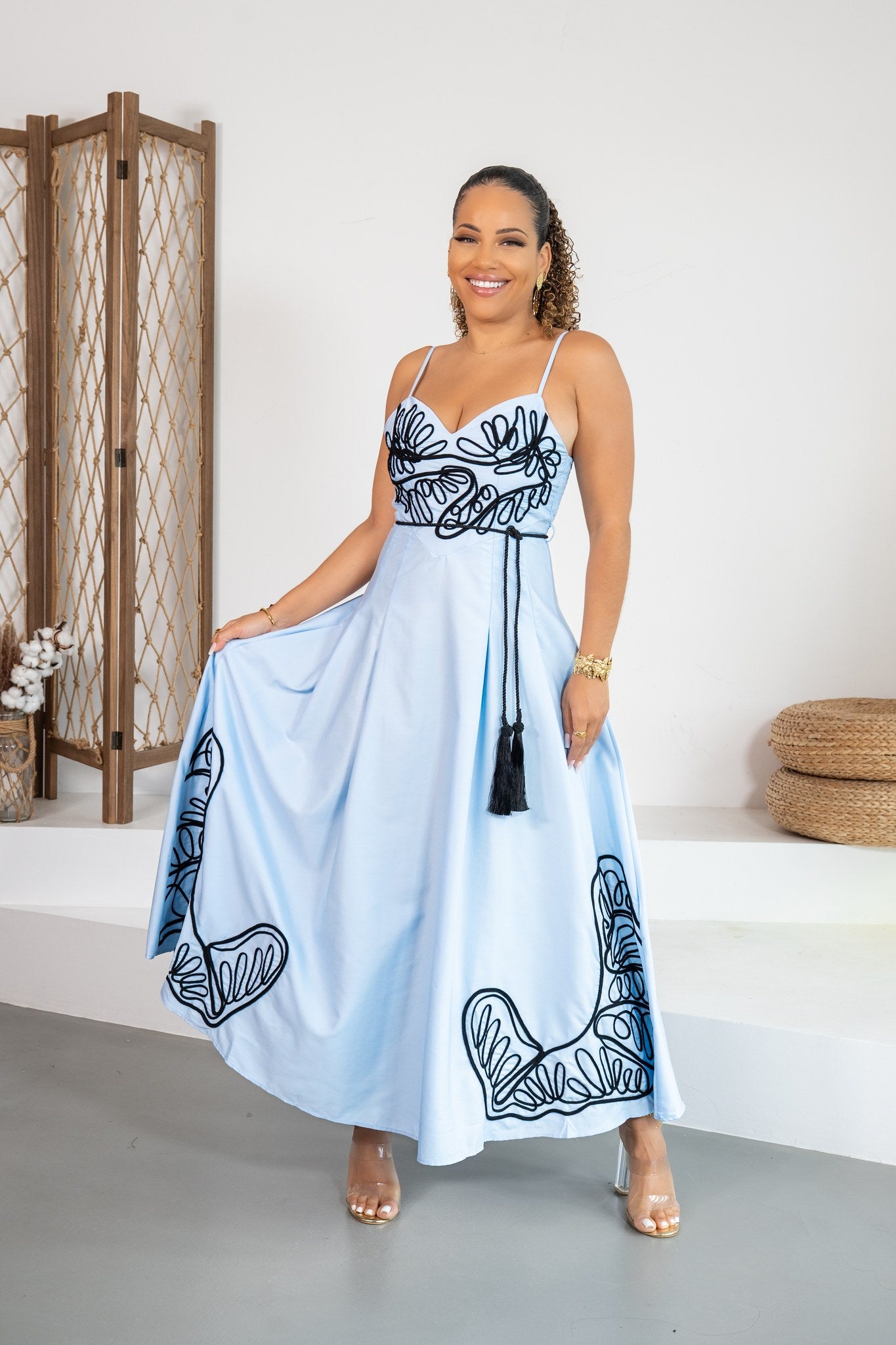 Nube - Robe midi bleu ciel brodée - photo 3