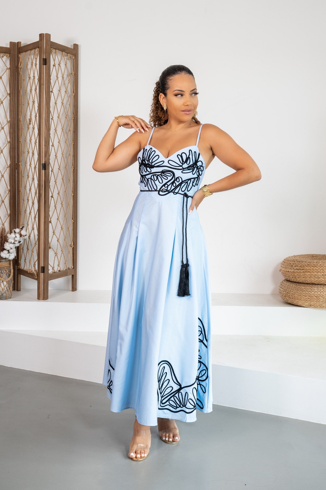 Nube - Robe midi bleu ciel brodée - photo 4