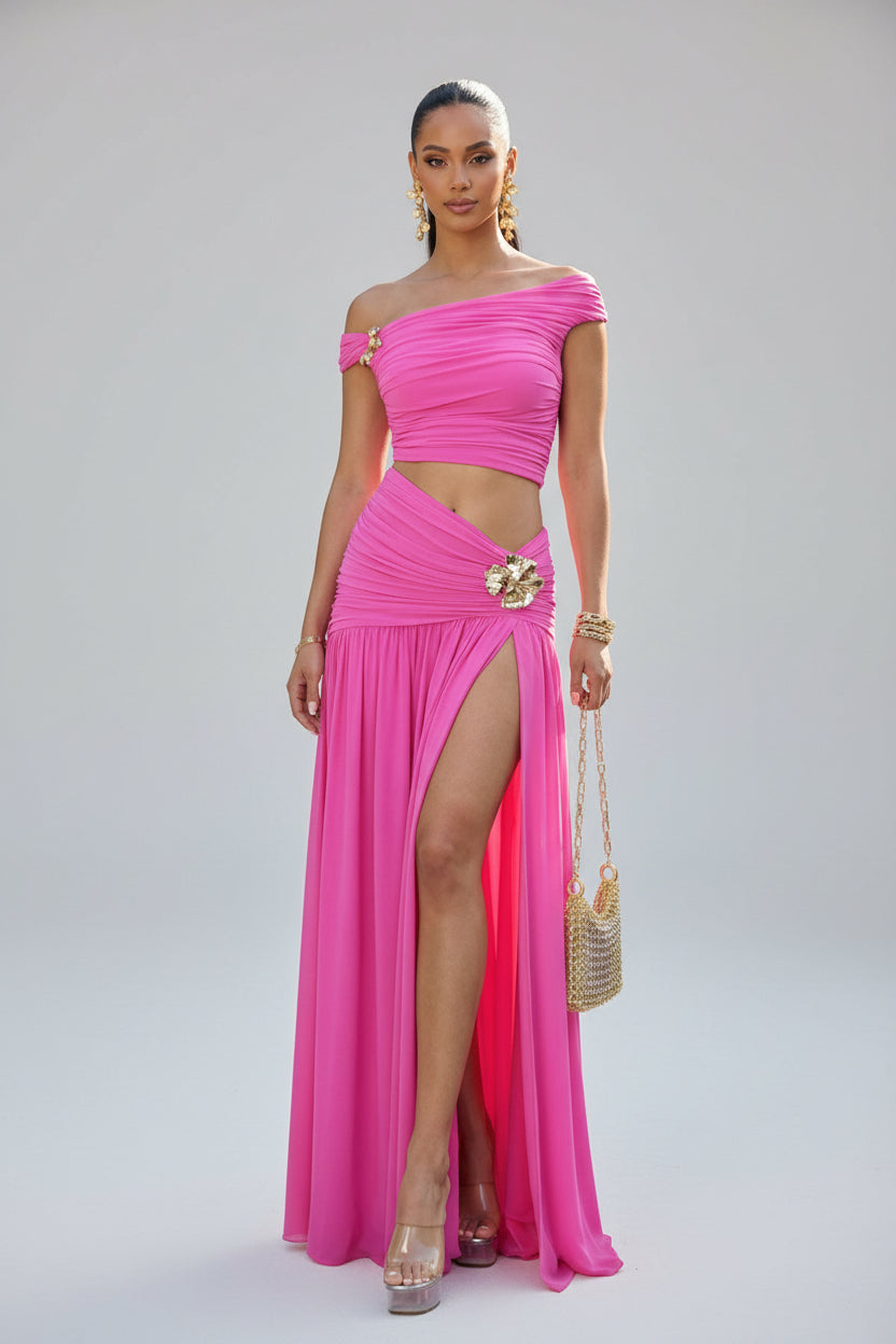Bella Isola - Ensemble jupe fluide rose avec broche dorée