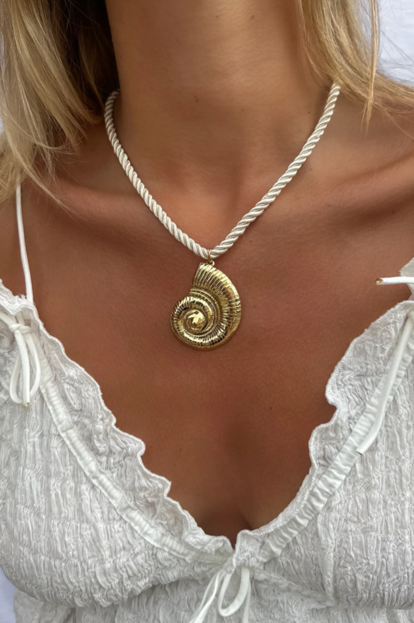 Collier blanc COQUILLAGE ESCARGOT