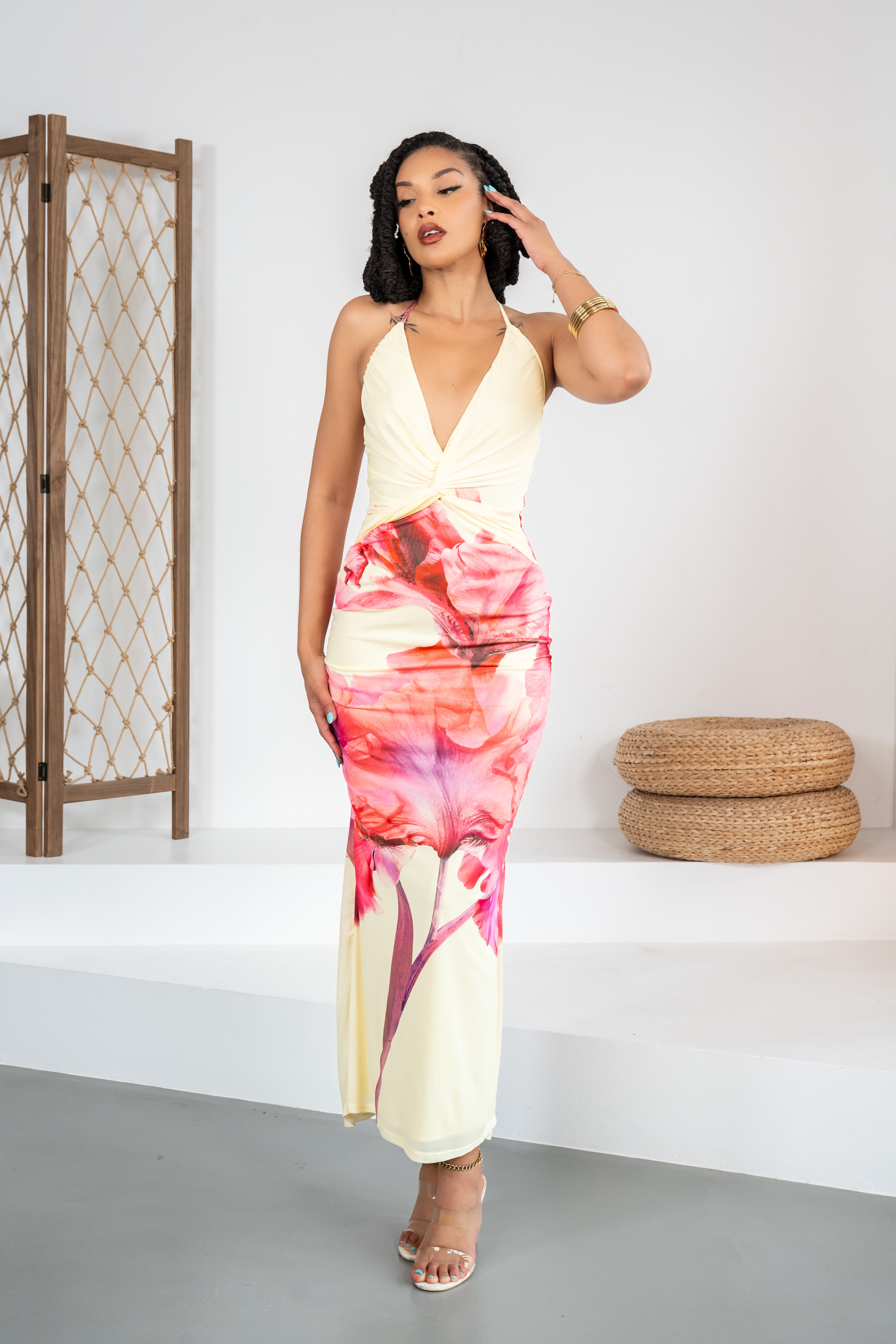 Floral Whisper - Longue robe décolleté jaune pâle