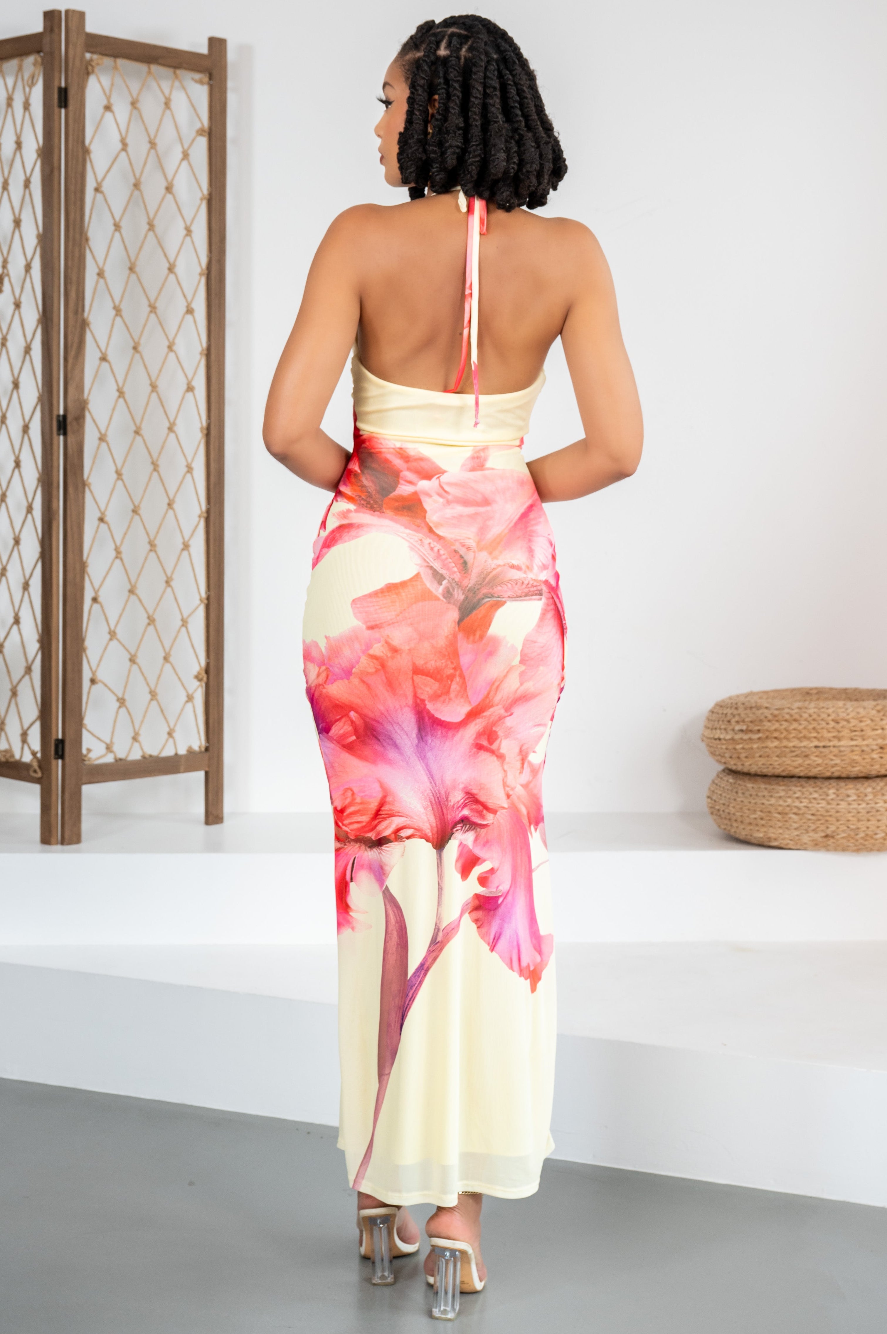 Floral Whisper - Longue robe décolleté jaune pâle