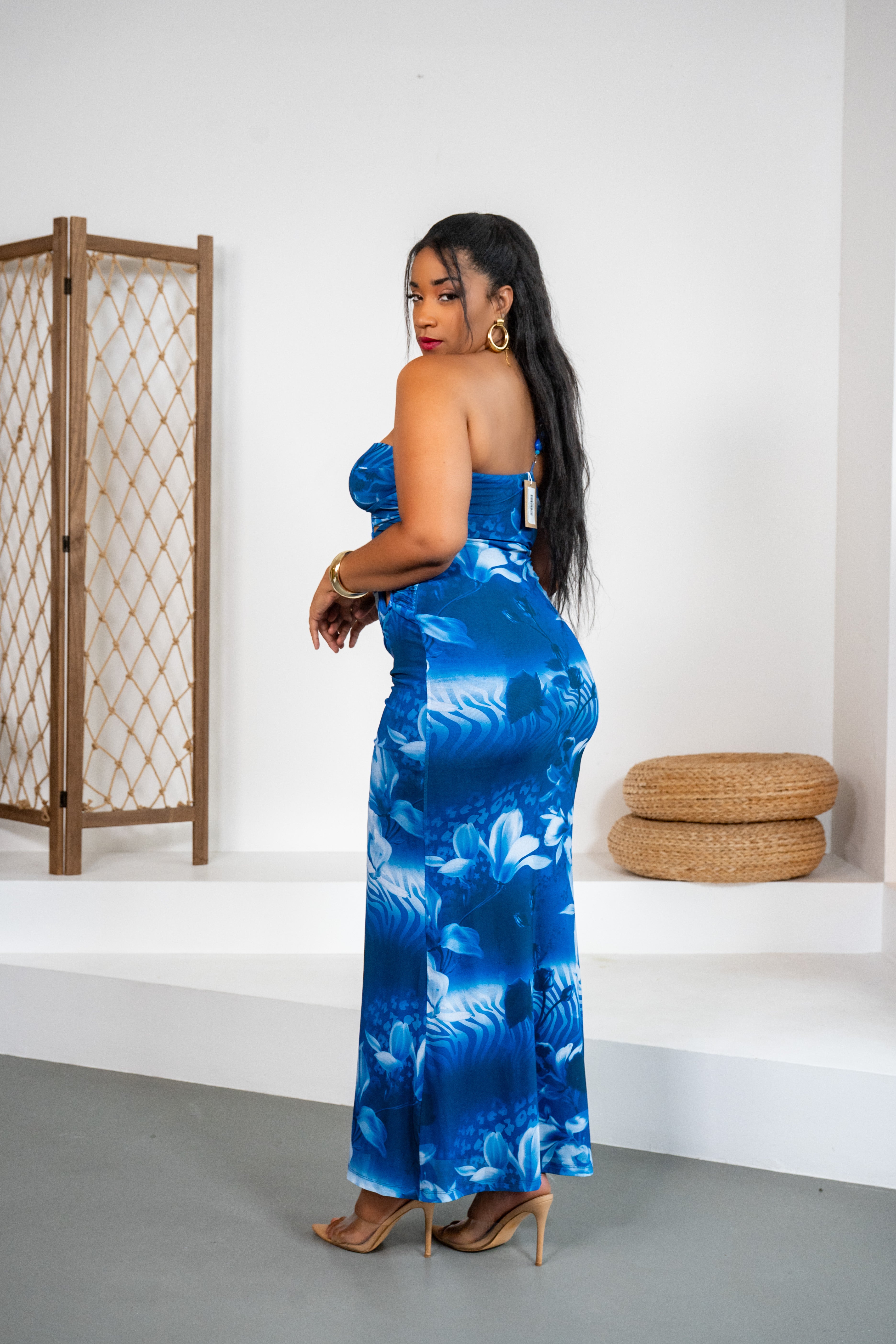 Paradise Muse - Robe bleue sculptante ajourée à perles