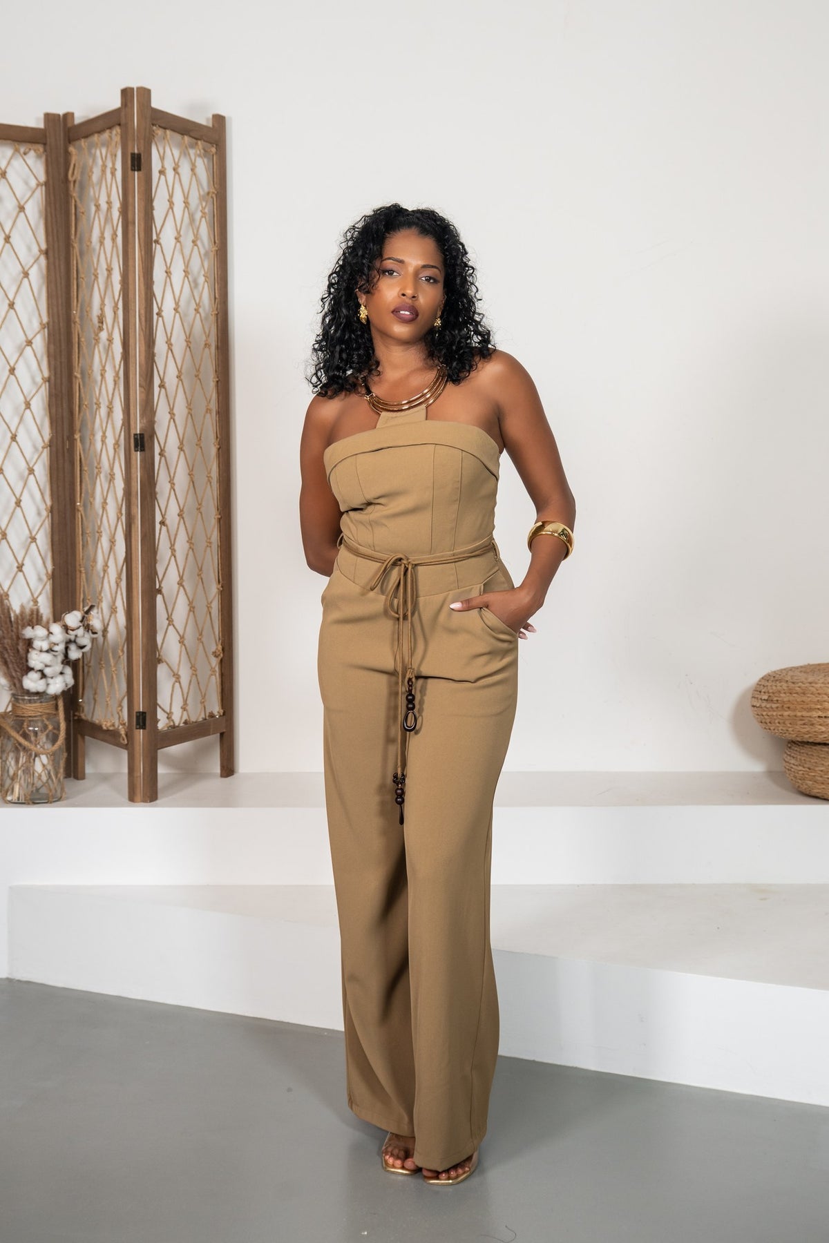 Bare Essence - Combi pantalon avec bijou au cou taupe