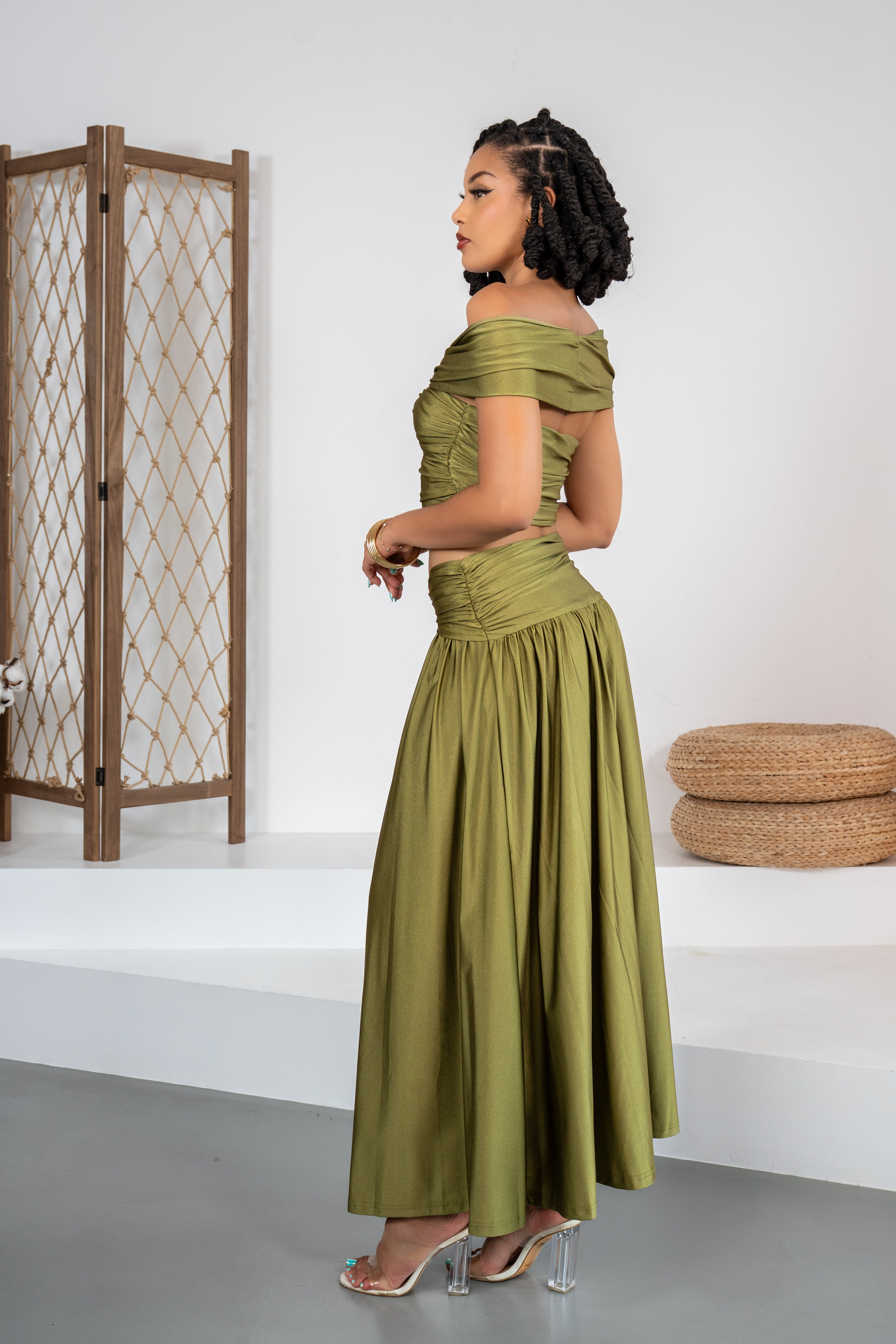 Riviera Royale - Ensemble olive satiné avec bijoux intégrés