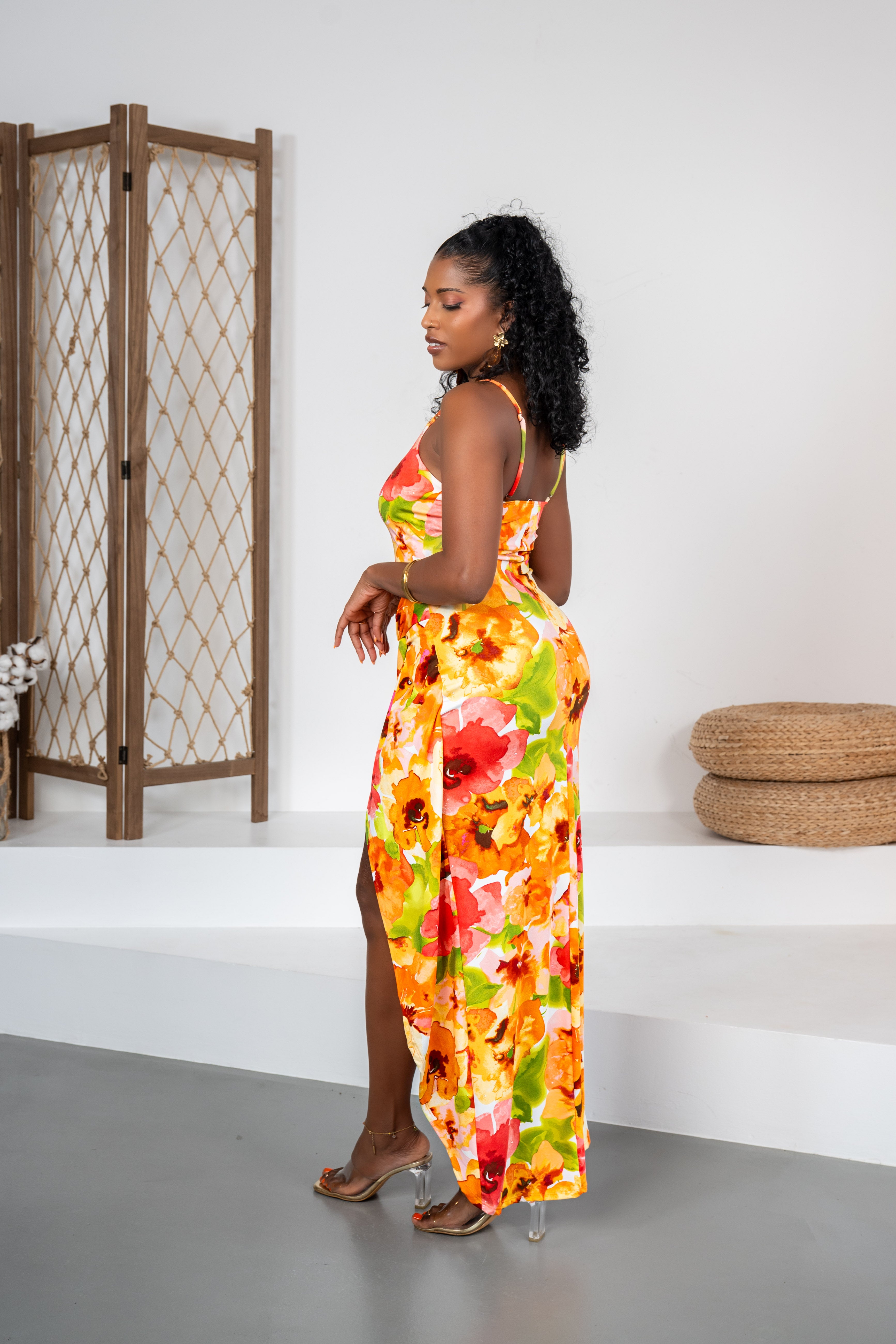 Coralina Chic - Robe fleurie colorée en deux longeurs