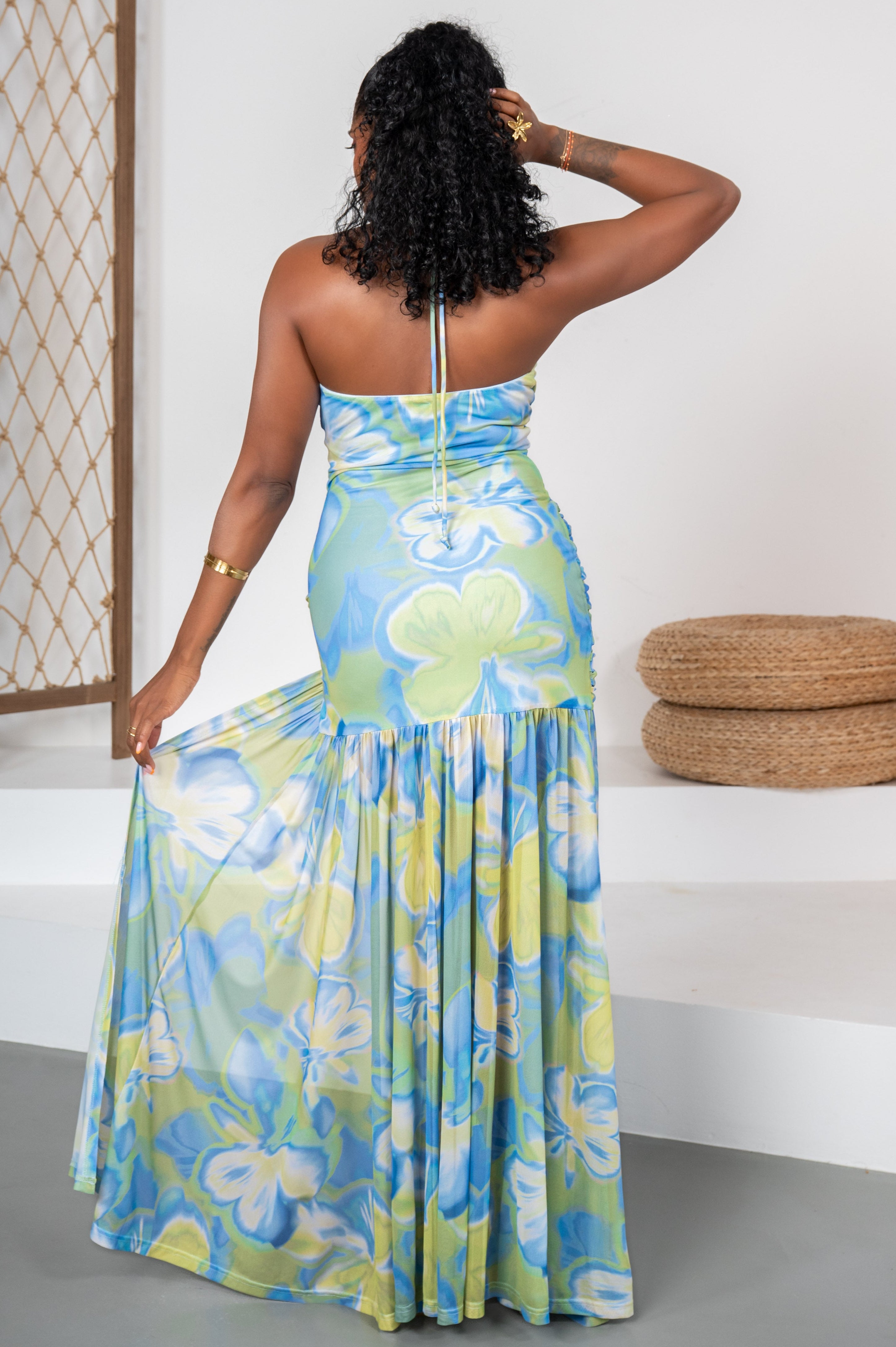 Éclat de midi - Robe bleue déstructurée à perles