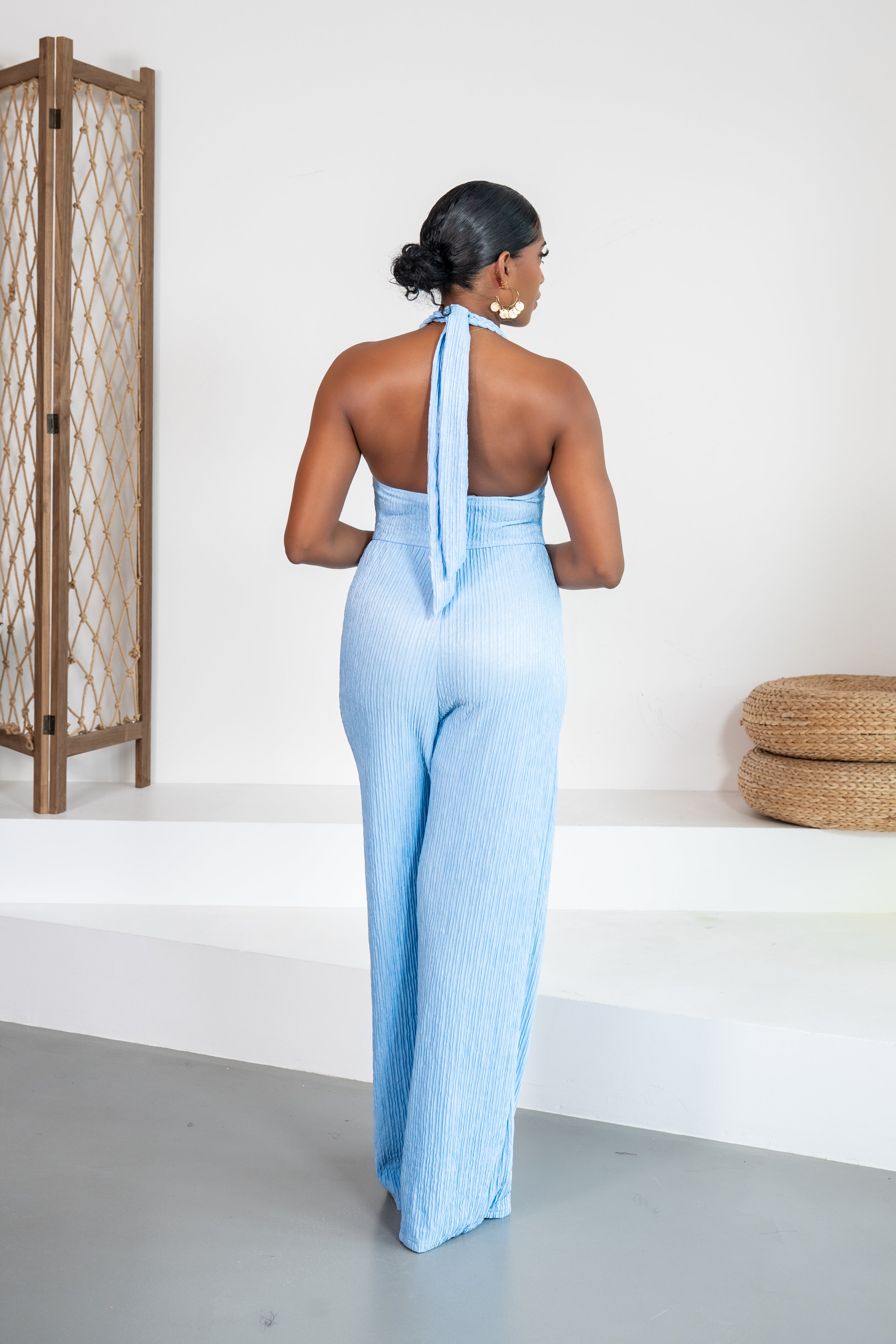 Cielo - Combinaison pantalon texturée bleu ciel à dos nu
