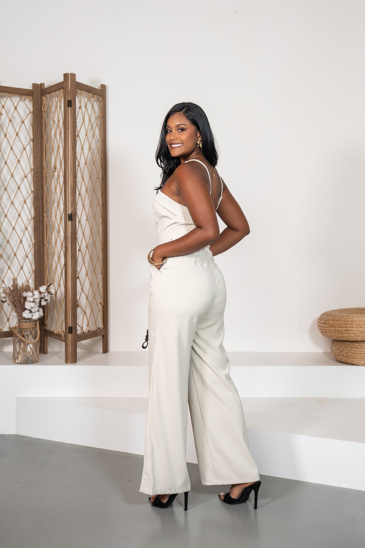 Bare Essence - Combi pantalon avec bijou au cou beige