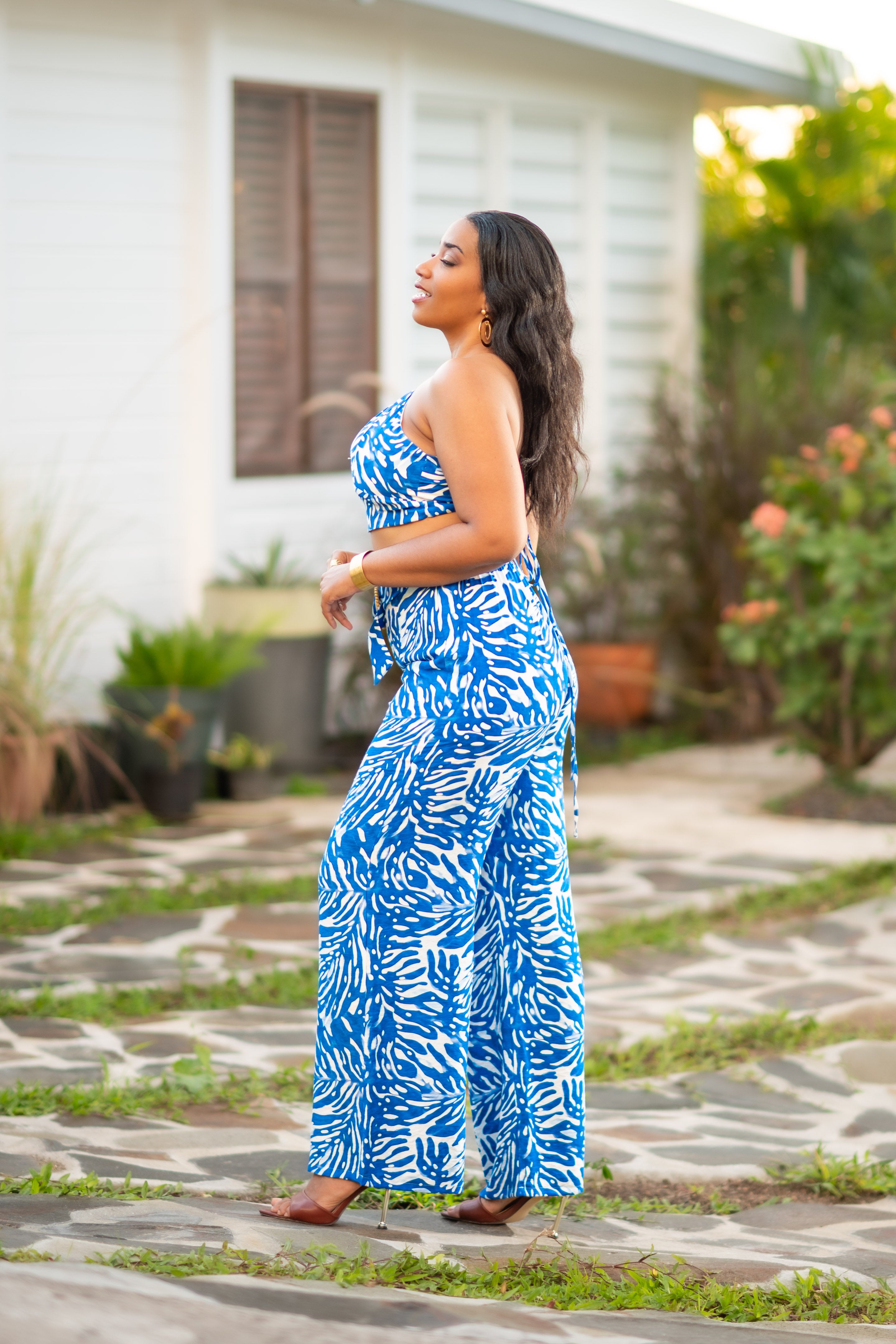 Mediterranean Heat - Ensemble pantalon bleu à motifs