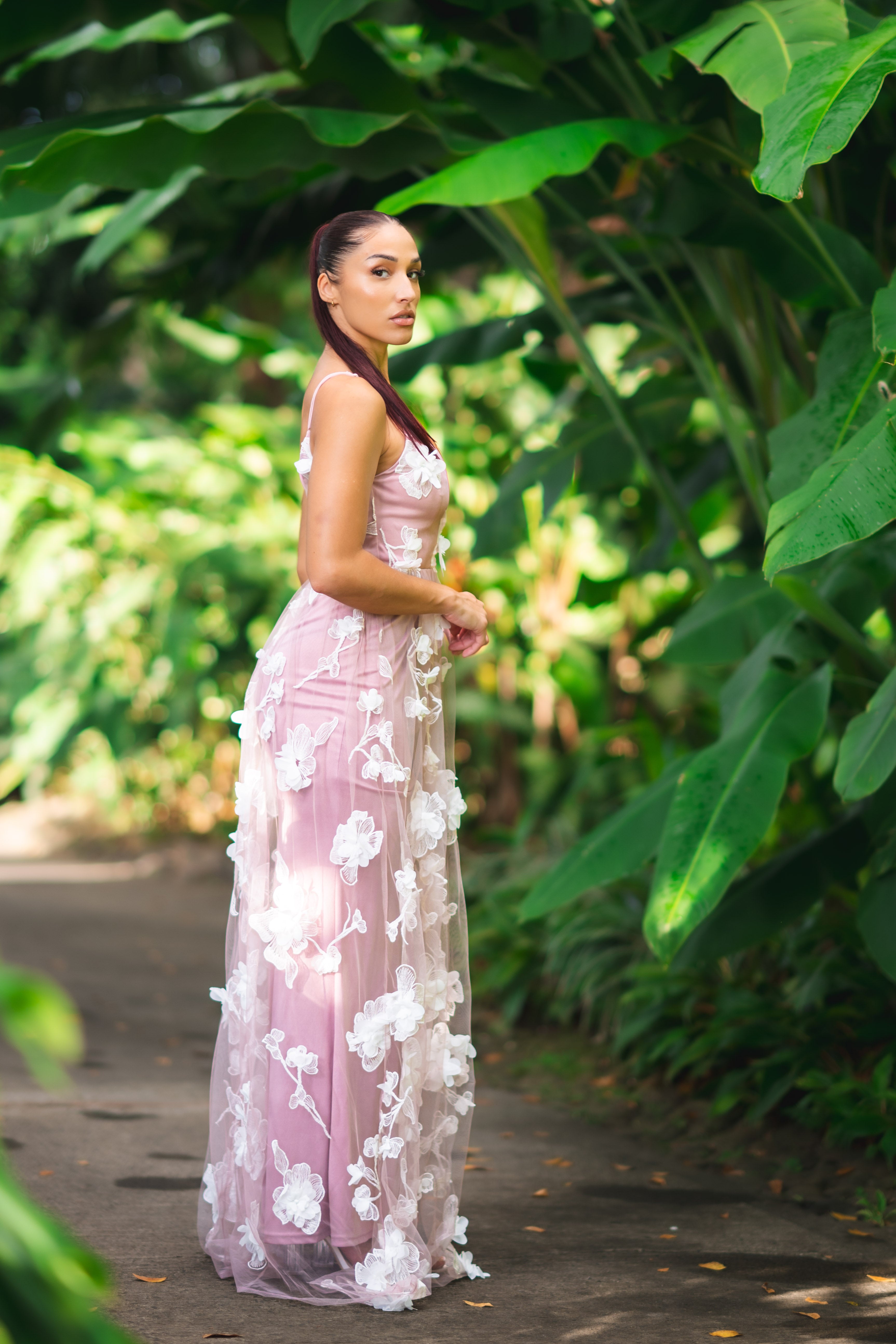 Graceful Flow- Robe longue rose boisée