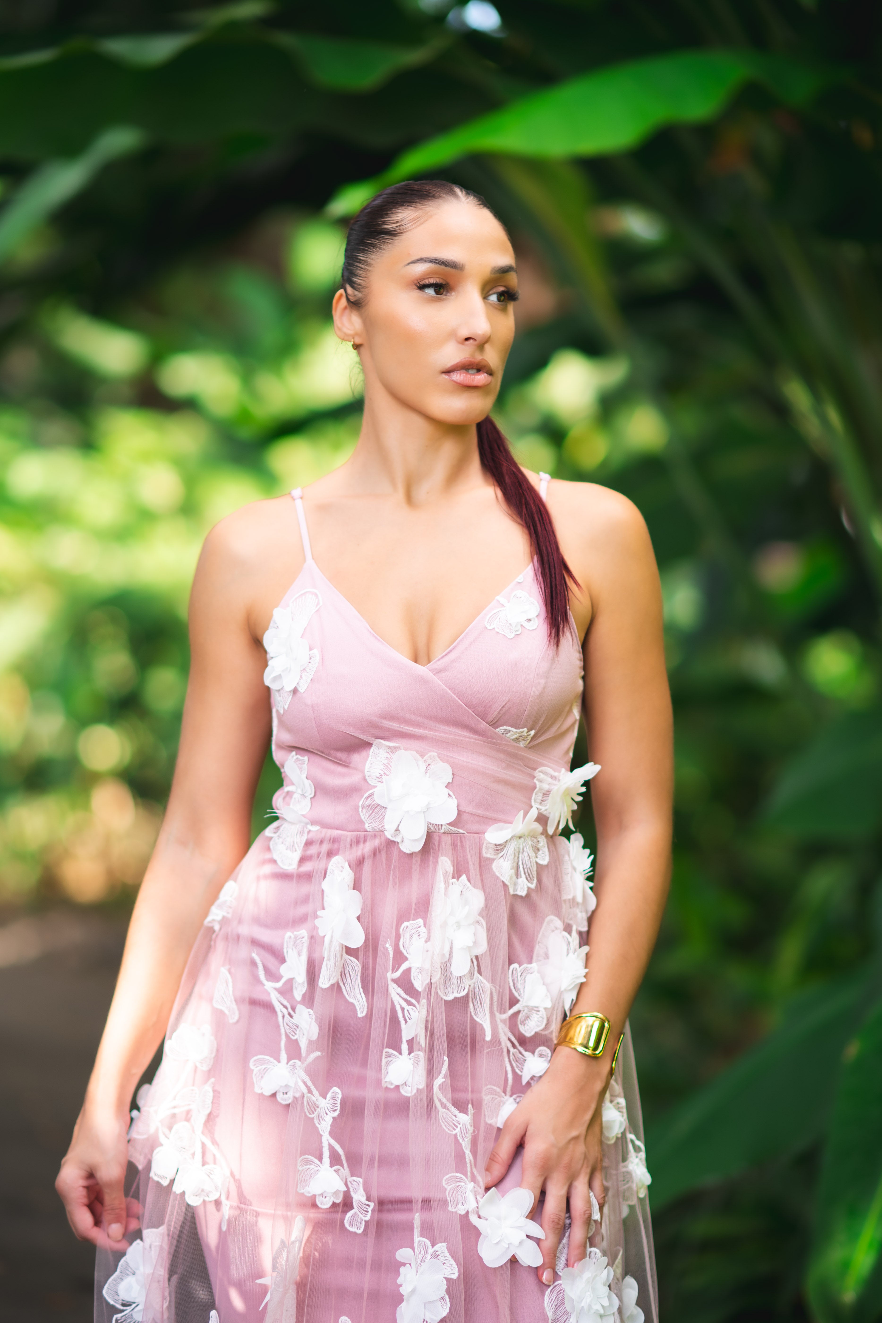 Graceful Flow- Robe longue rose boisée