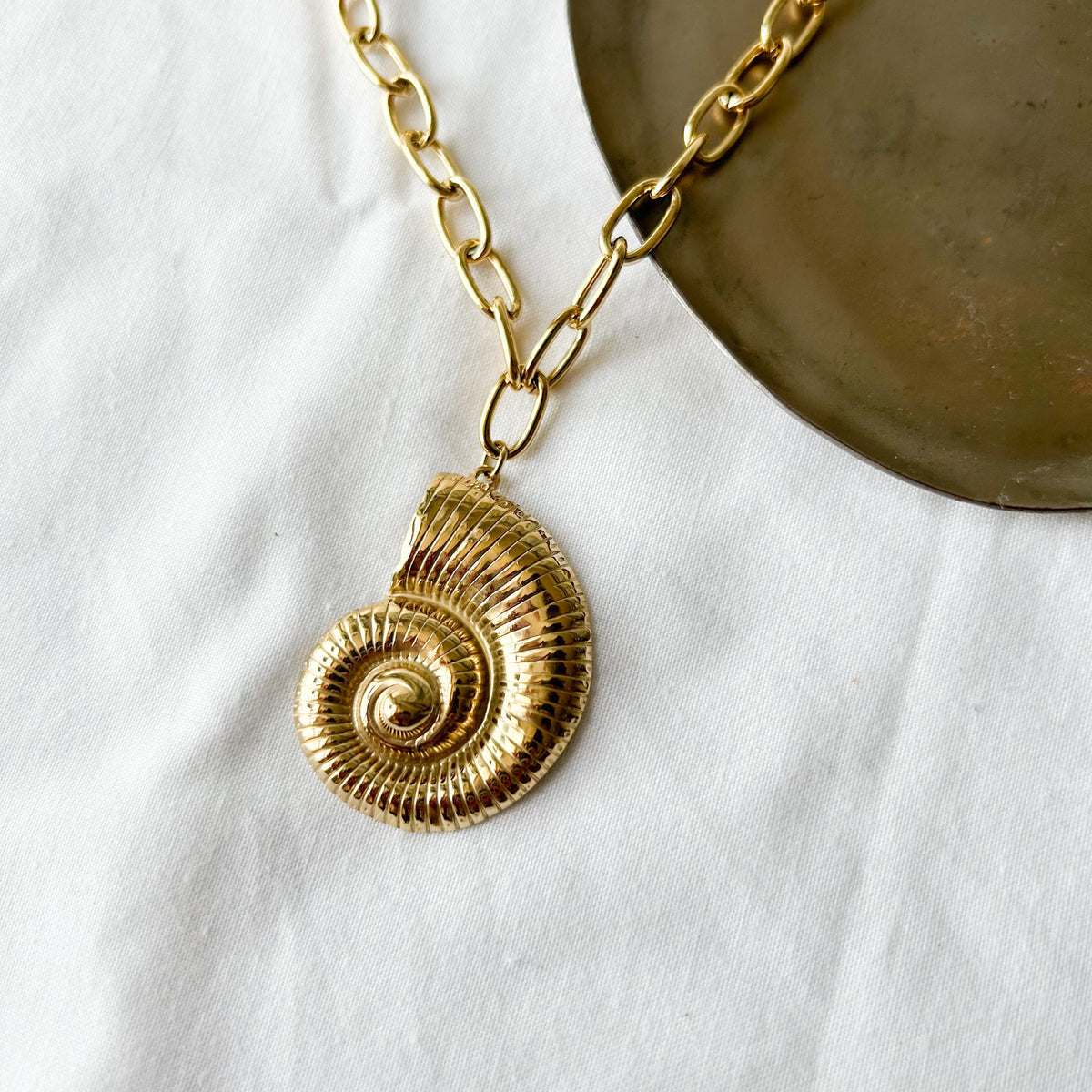 Collier GROSSE CHAÎNETTE COQUILLAGE ESCARGOT