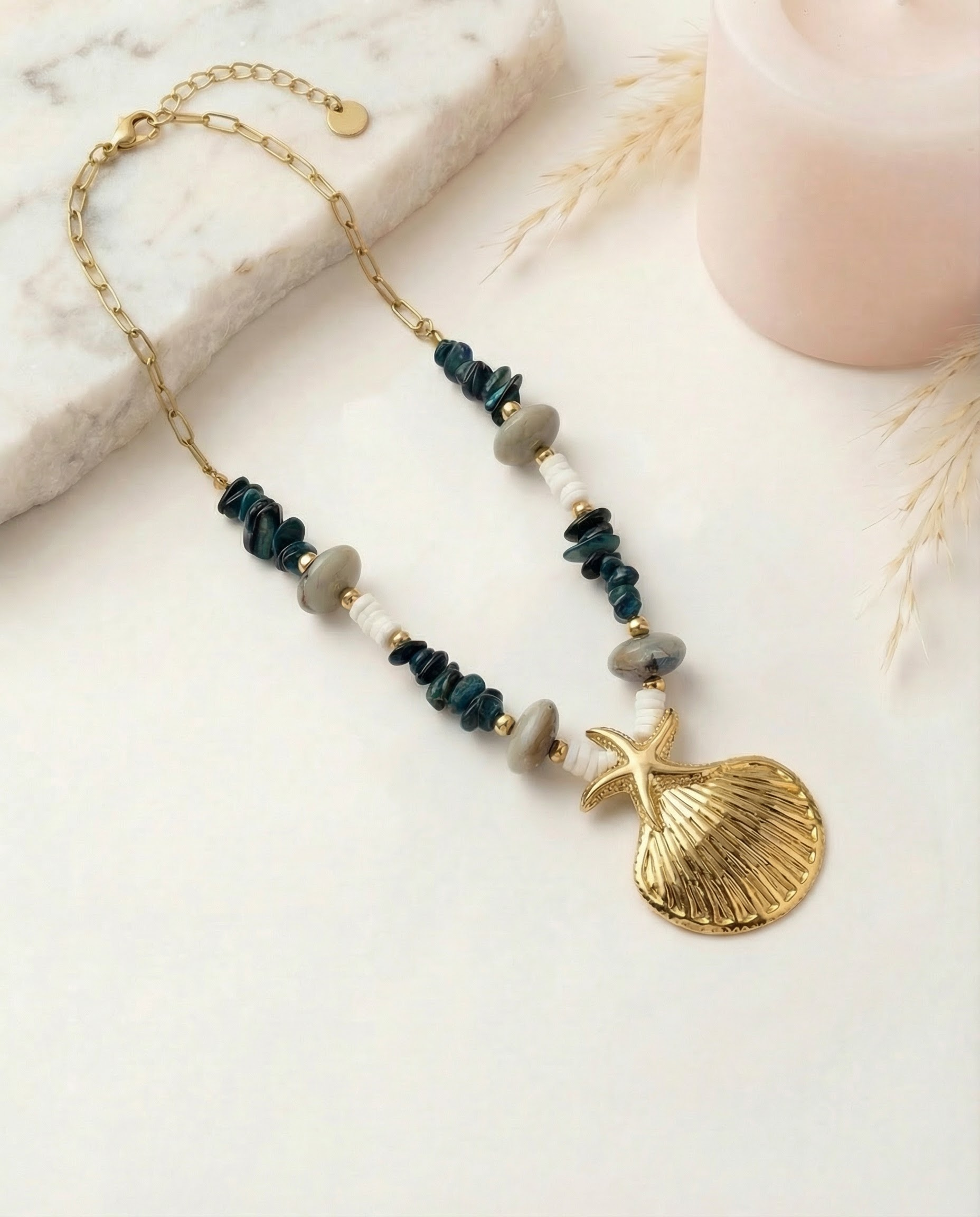 Waves & Shells - Colliers en perles bleues et pendentif coquillage