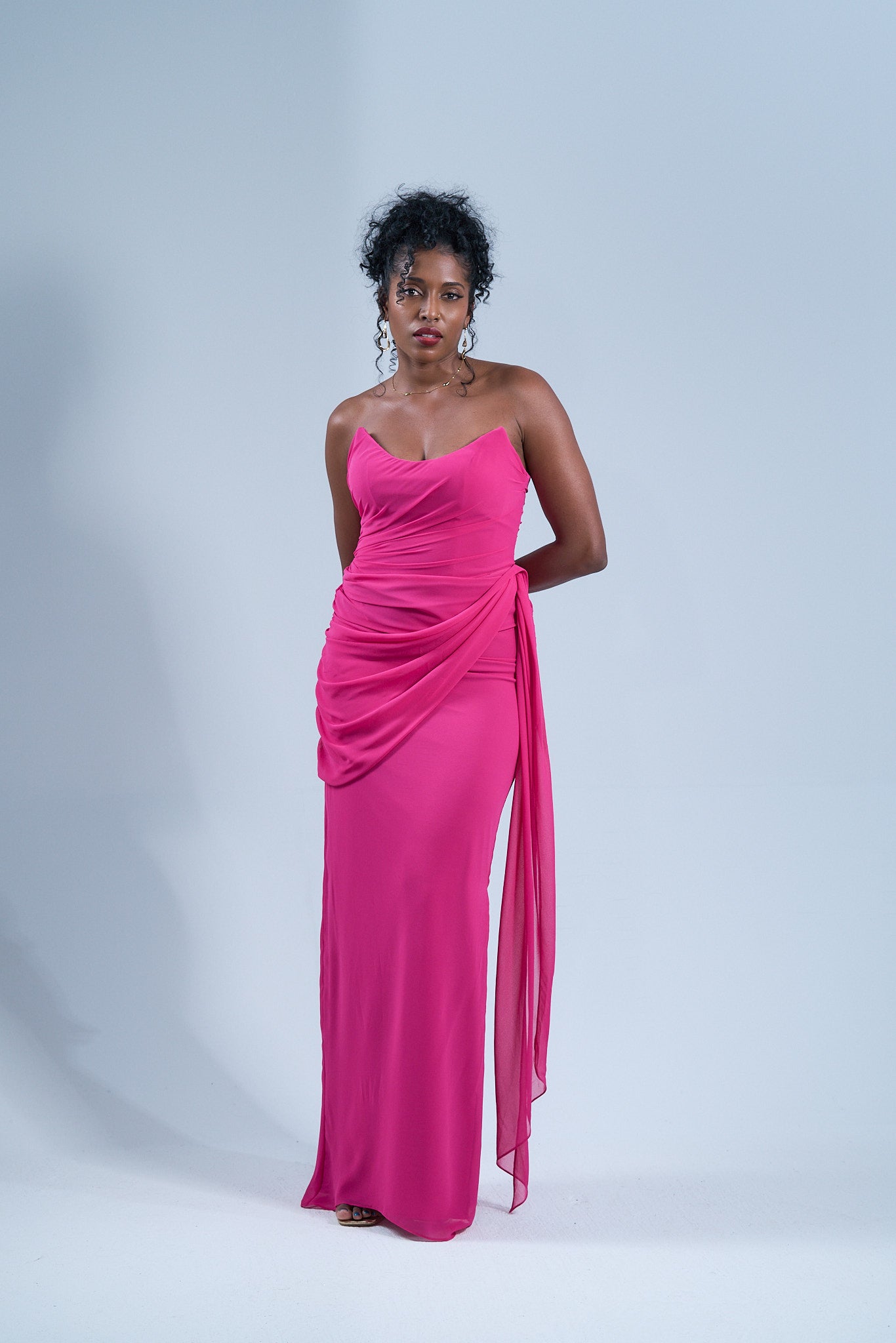 MAGENTA KISS - Longue robe drapée