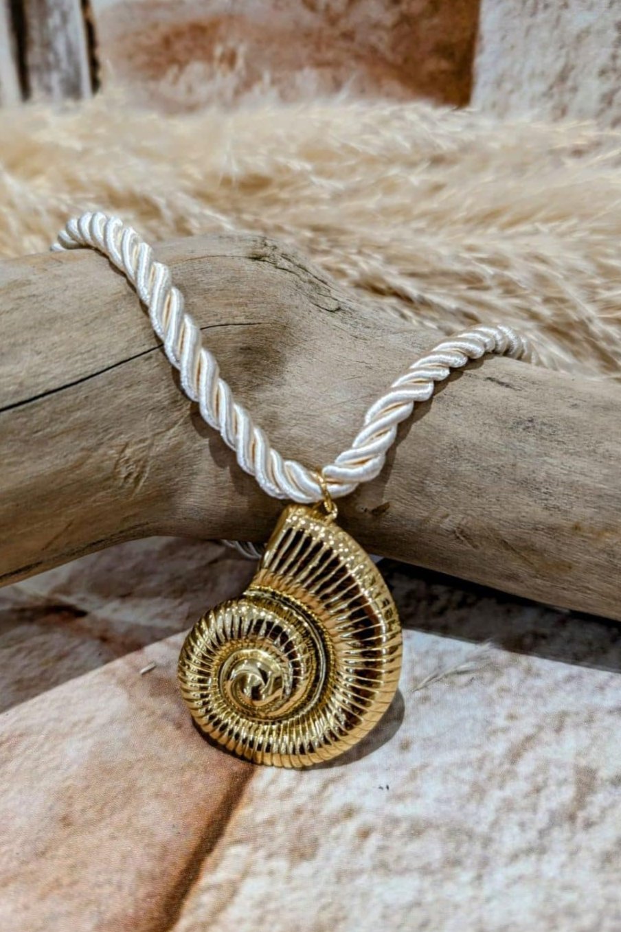 Collier blanc COQUILLAGE ESCARGOT