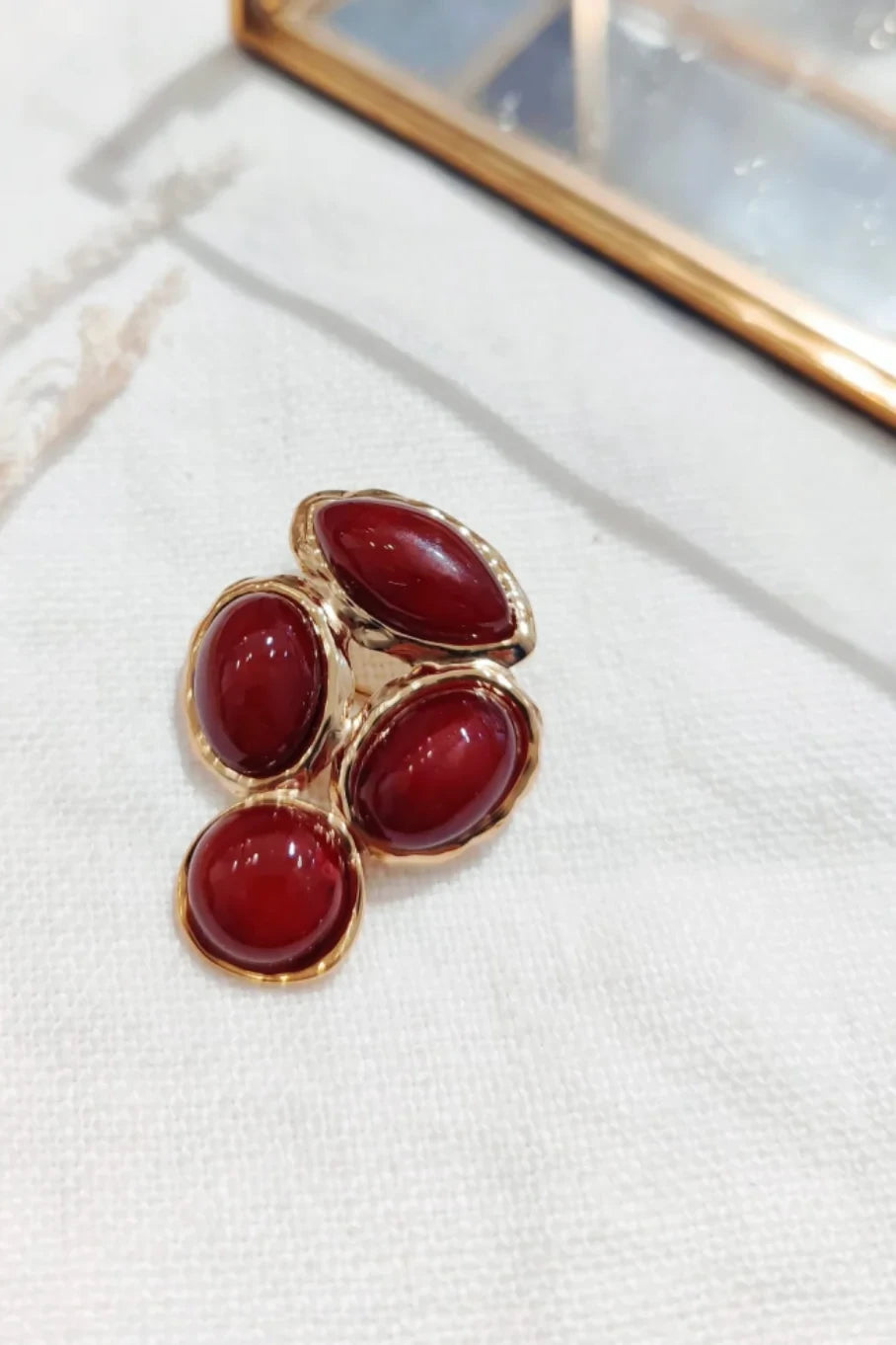 Carmesí - Broche à cabochons bordeaux