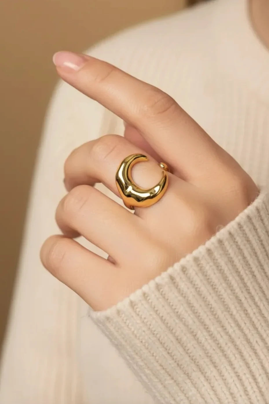 Media Luna - Bague croissant de lune dorée