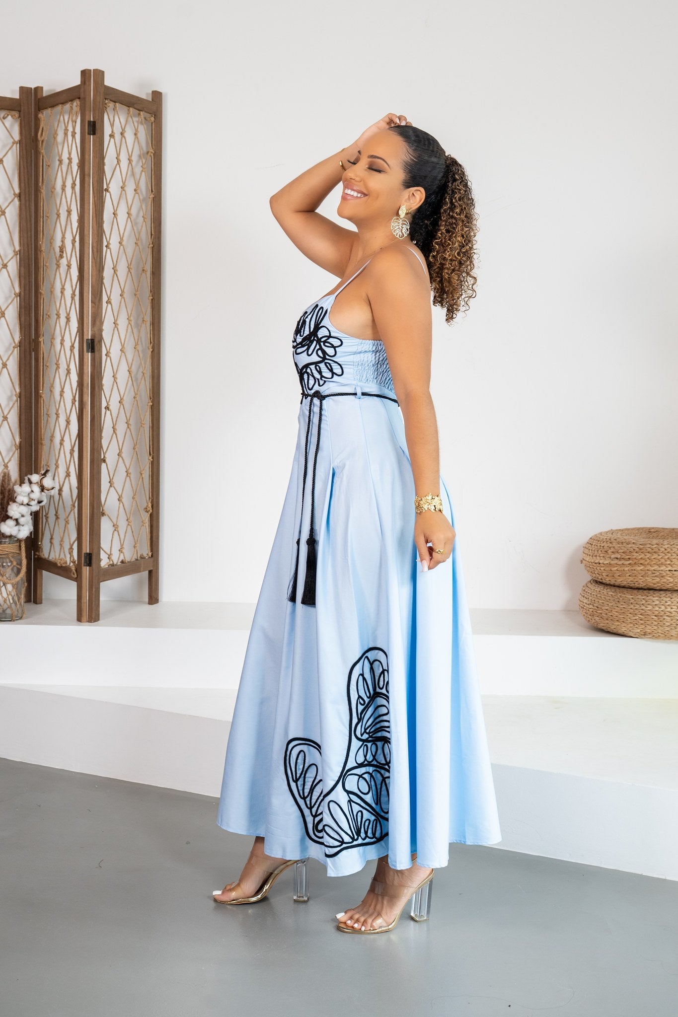 Nube - Robe midi bleu ciel brodée - photo 6