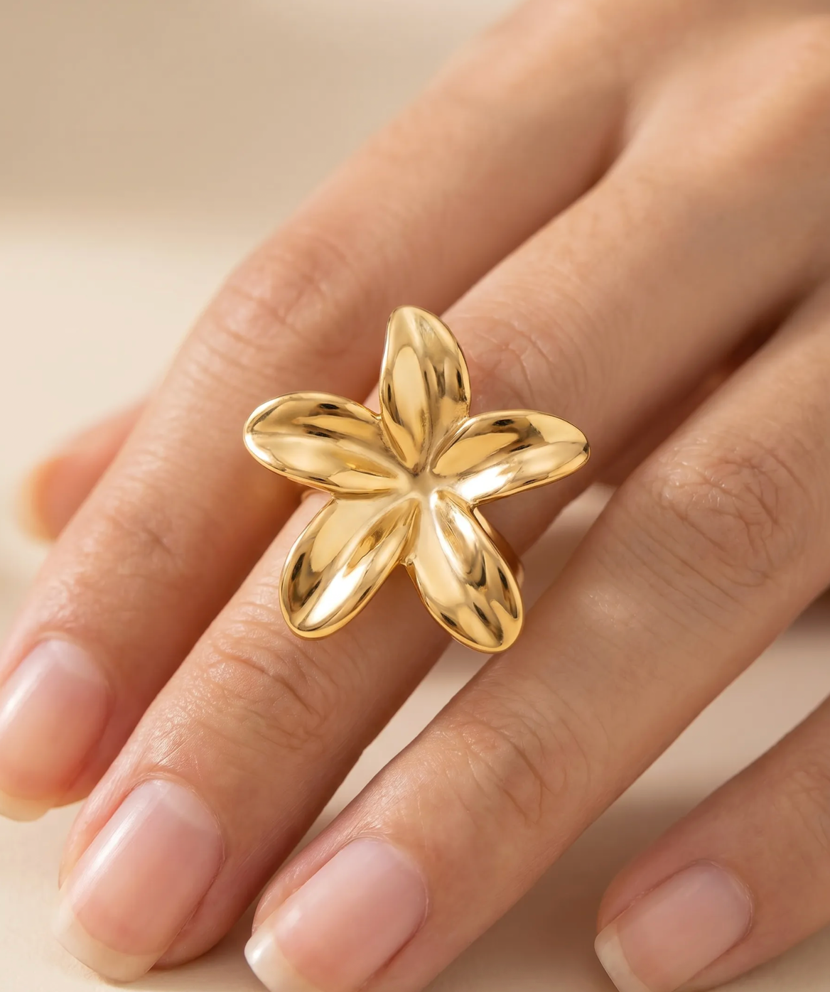 Tiaré - Bague maxi fleur dorée